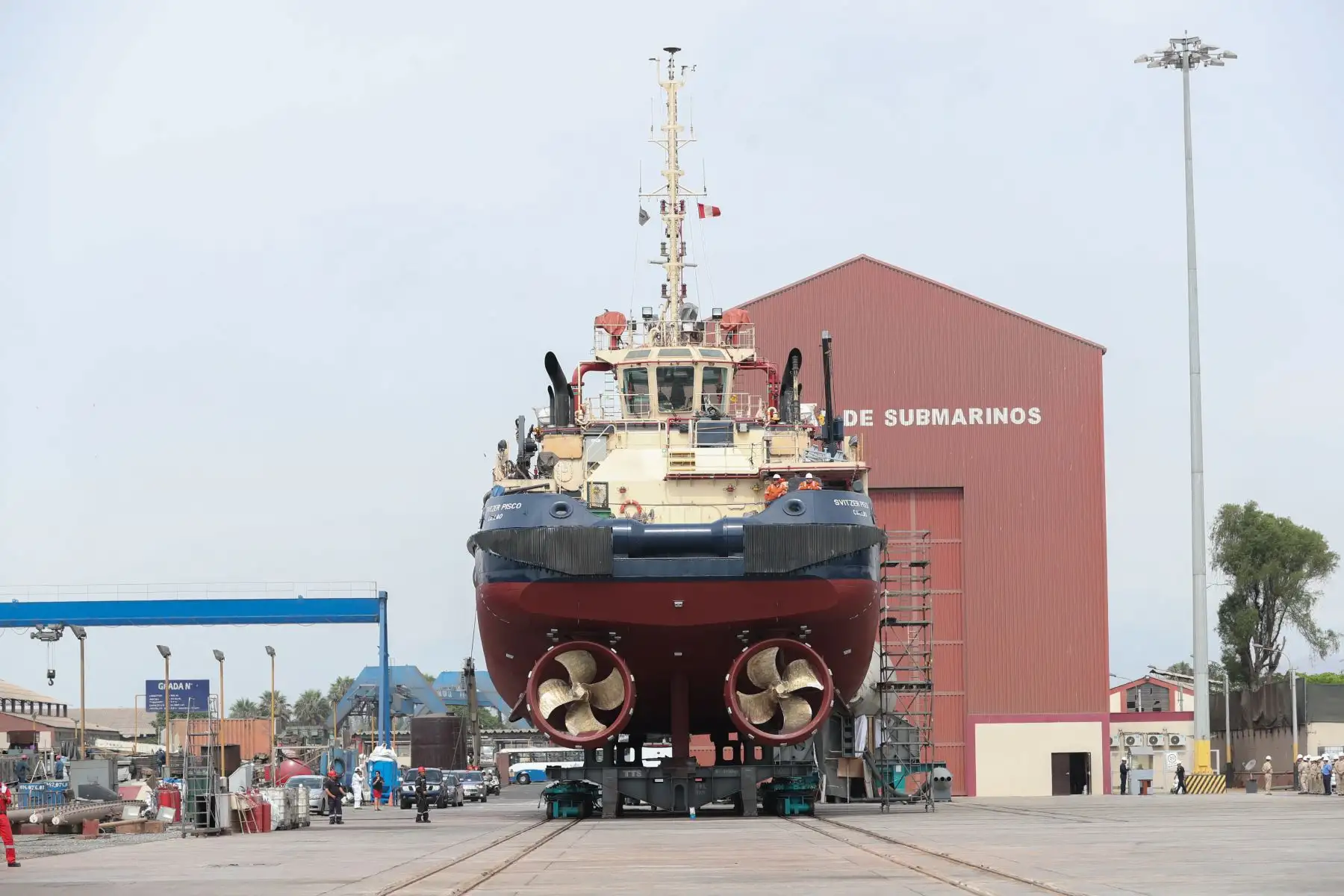 El presidente del Consejo de Ministros, Vicente Zeballos, visitó esta tarde la Base Naval del Callao, donde fue recibido por el Comandante General de la Marina de Guerra del Perú, almirante Fernando Cerdán Ruiz.
Foto: PCM
