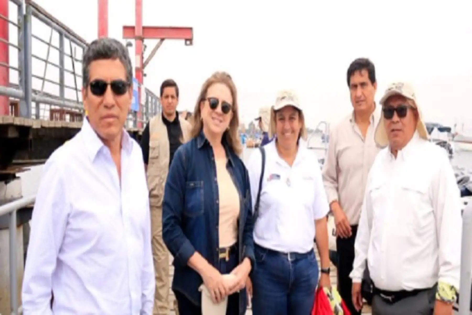 La presidenta de la Confiep y la ministra del Ambiente visitaron la Reserva Nacional de Paracas y la Reserva Nacional Sistema de Islas, Islotes y Puntas Guaneras del sector Islas Ballestas; que constituyen el segundo atractivo turístico más visitado del país.