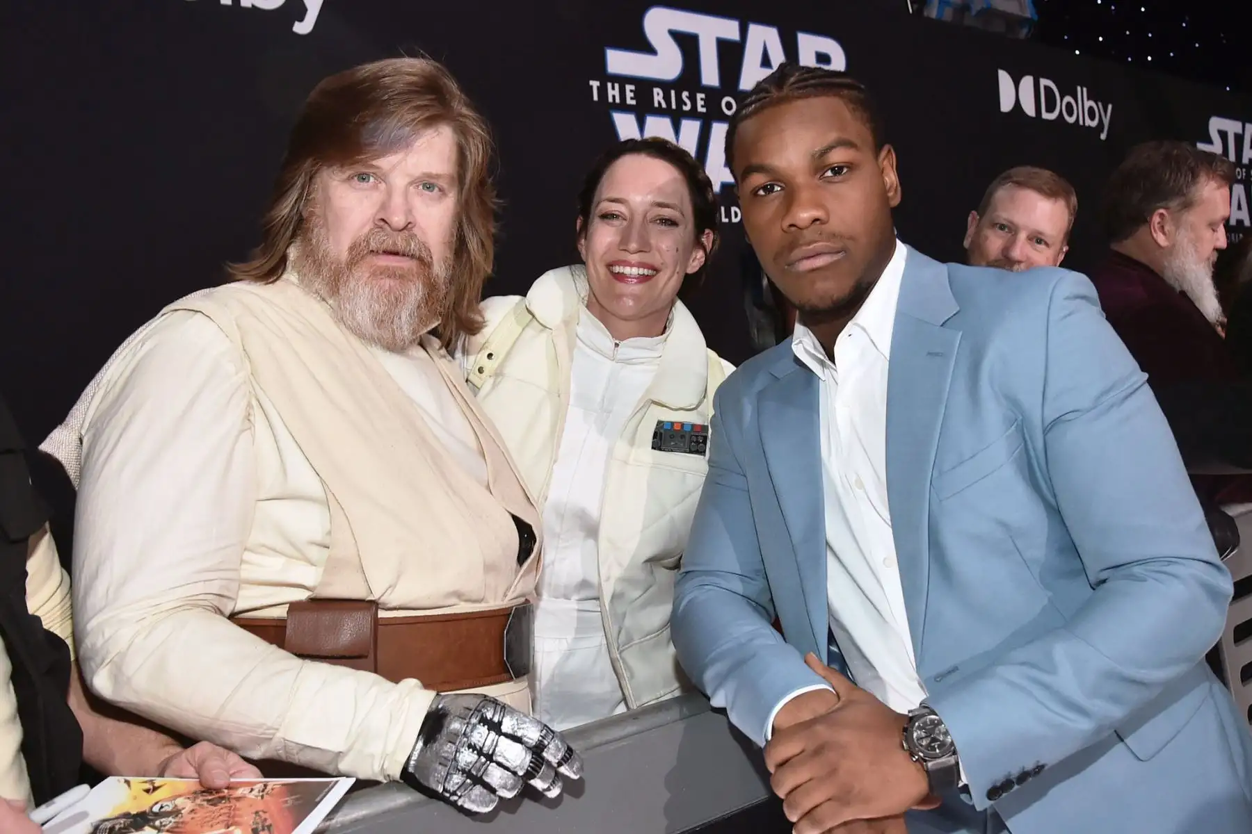 Mark Hamill y John Boyega, se reúnen con seguidores durante la espectacular premier en los Angeles de Star Wars “El Ascenso de Skywalker”. Foto: @starwars
