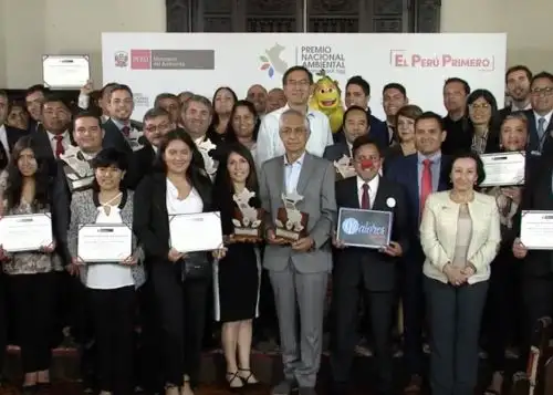 Presidente Martín Vizcarra participa en ceremonia de entrega del Premio Nacional Ambiental.
