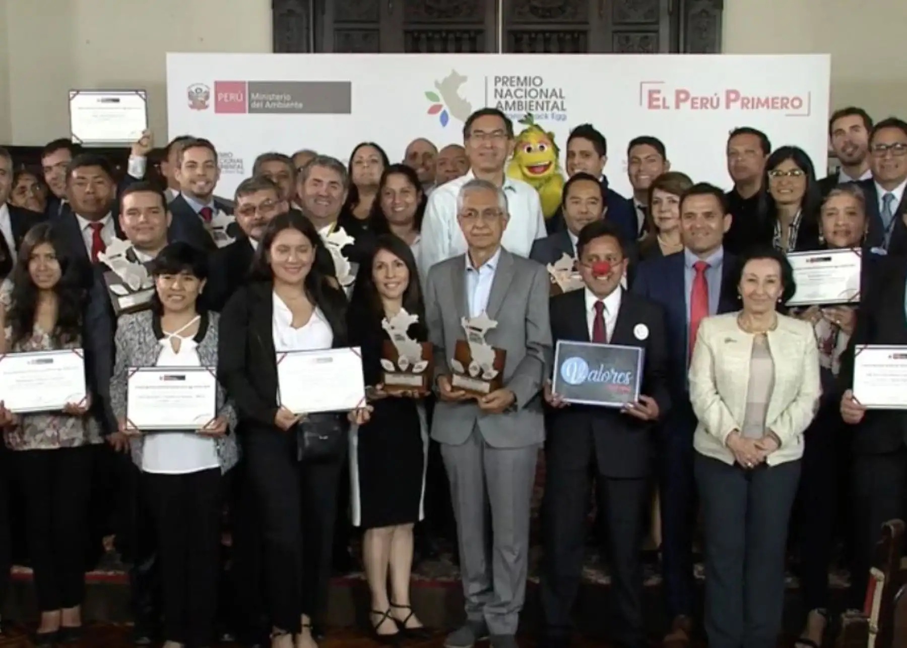 Presidente Martín Vizcarra participa en ceremonia de entrega del Premio Nacional Ambiental.