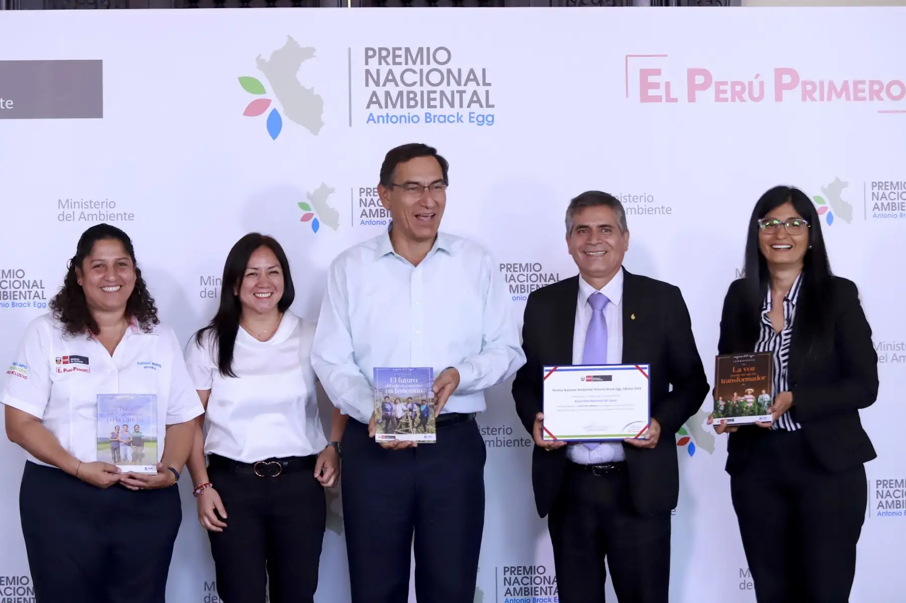 Presidente de la República, Martín Vizcarra, preside la ceremonia de entrega del Premio Nacional Ambiental Antonio Brack Egg.
Foto: ANDINA/ Prensa Presidencia