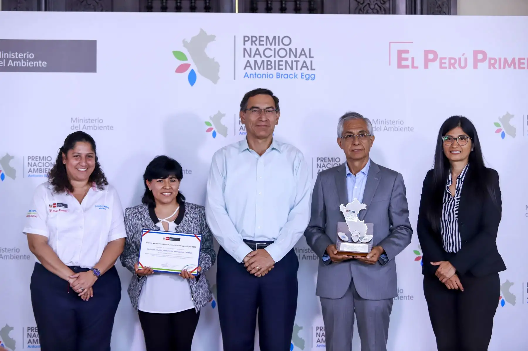 Presidente de la República, Martín Vizcarra, preside la ceremonia de entrega del Premio Nacional Ambiental Antonio Brack Egg.
Foto: ANDINA/ Prensa Presidencia