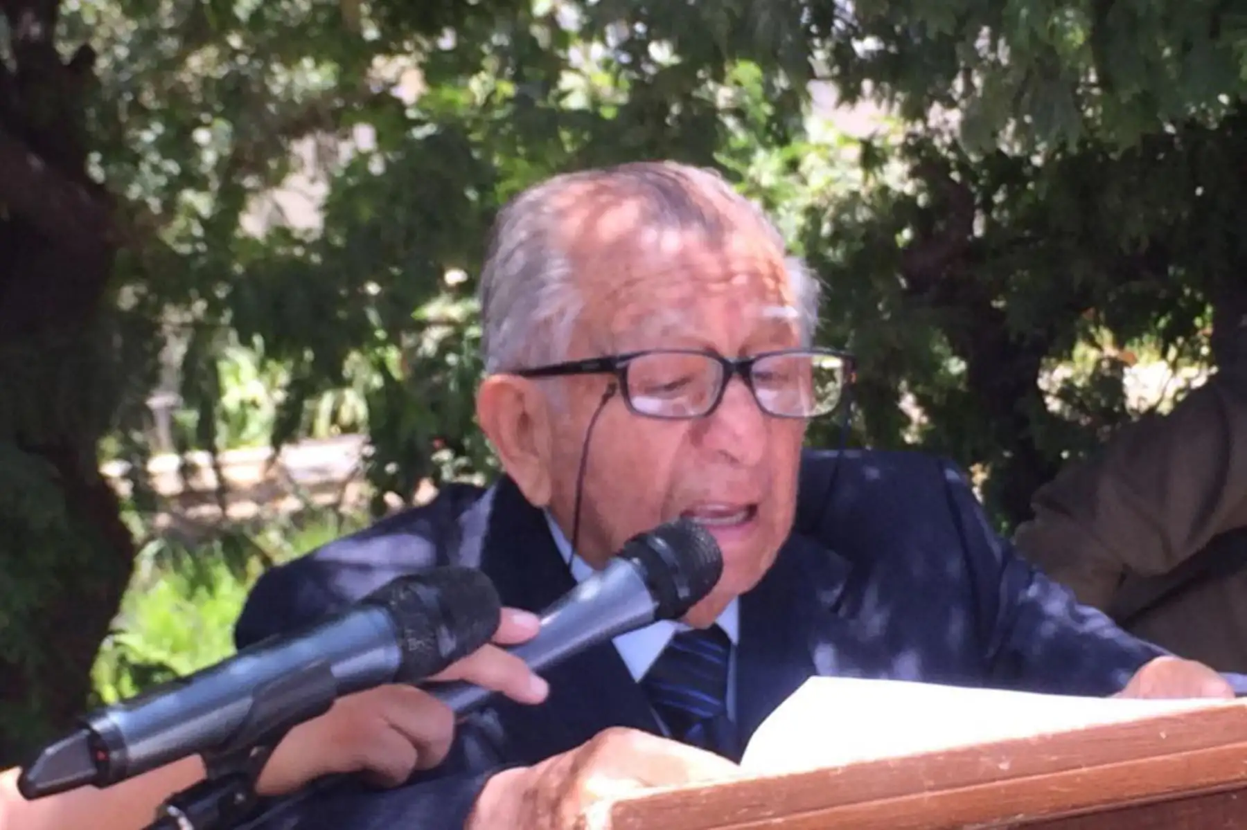 Everardo Zapata Santillana, autor del libro Coquito con el que muchos niños aprendieron a leer durante varias generaciones, fue homenajeado de manera especial durante la ceremonia de la 75.ª edición de las Palmas Magisteriales ele 11 de setiembre de 2025, en reconocimos por su legado presente en los educadores de todo el país. Foto: Difusión
