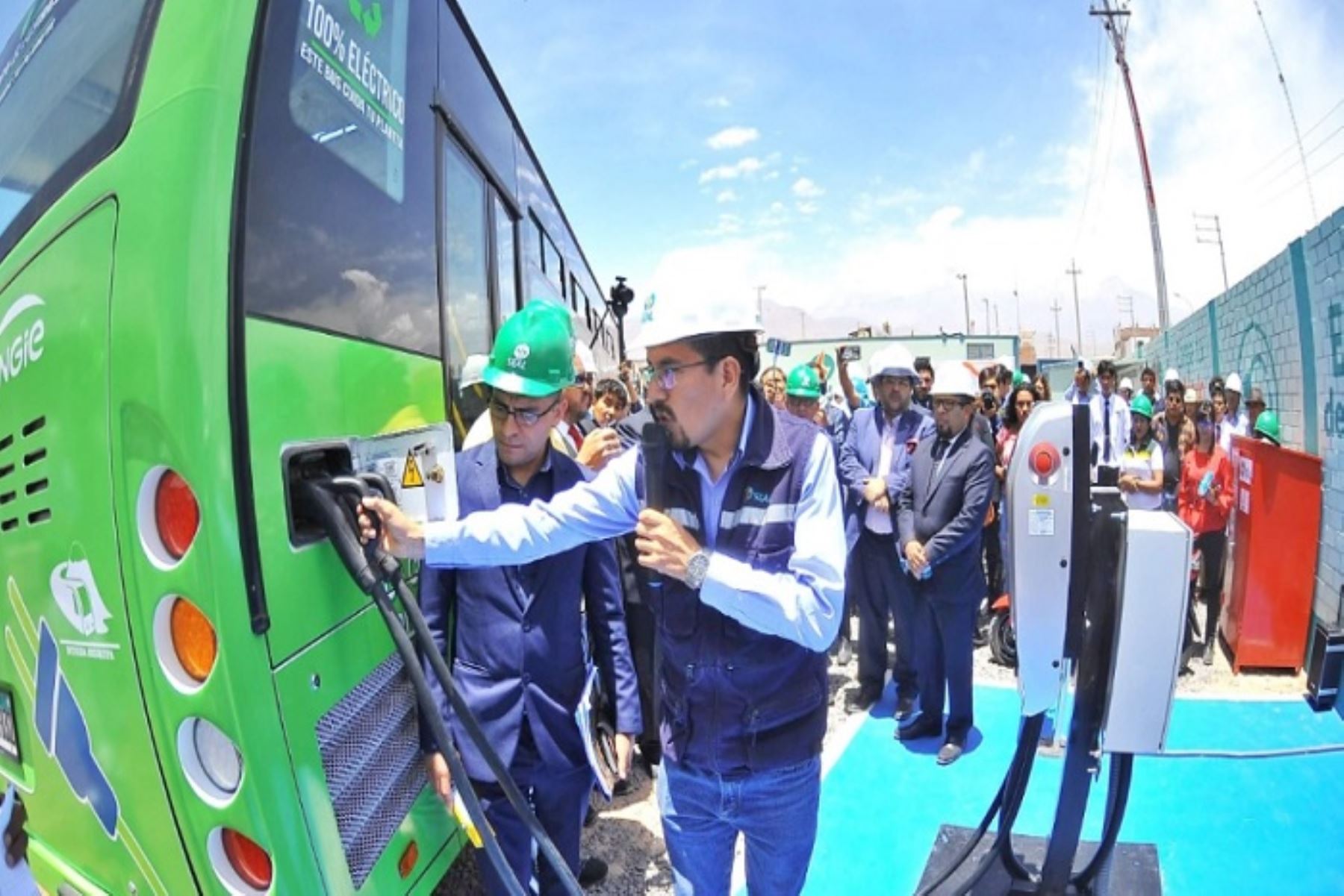 Seal habilitó dos electrolineras (cargadores eléctricos) en el distrito de Cerro Colorado (SET Río Seco) y en el Cercado (parque industrial) para la carga de unidades de transporte público como buses y vehículos menores.