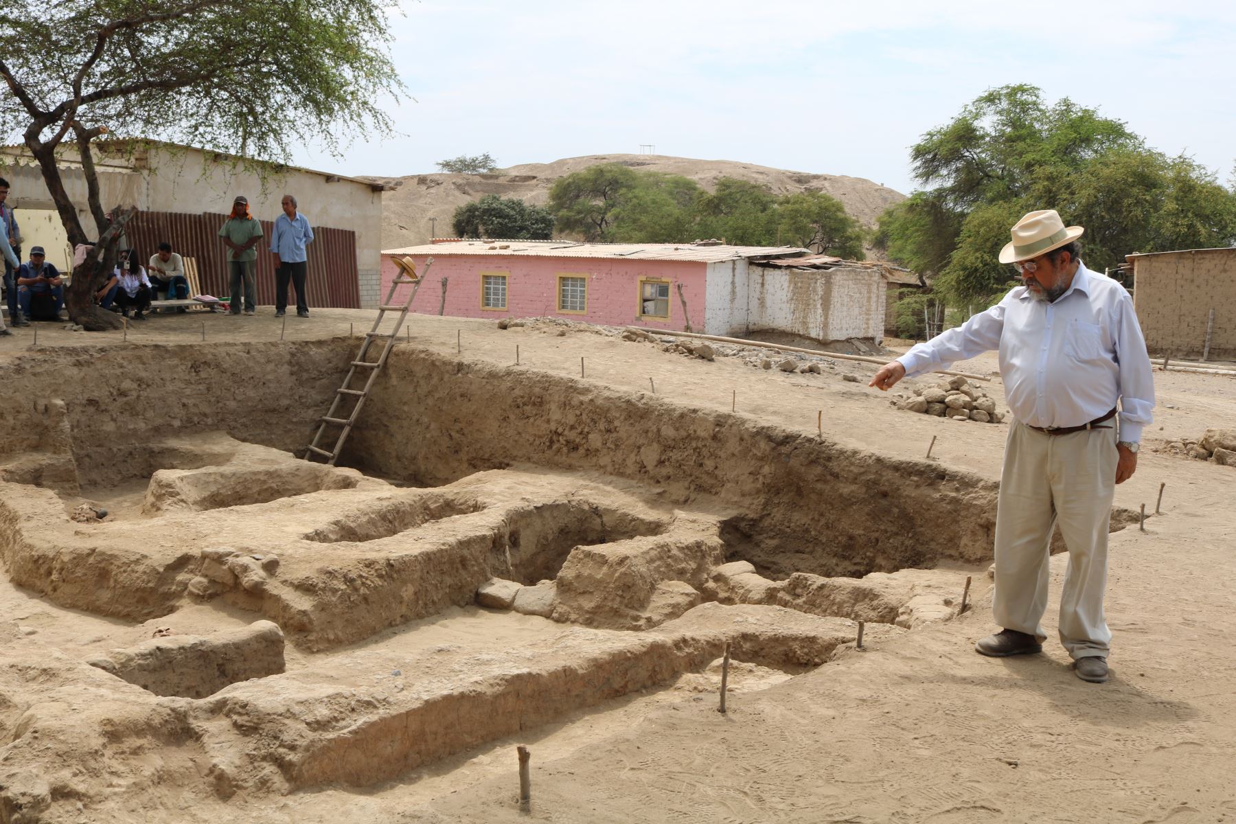 Arqueólogos hallan 11 tumbas en el complejo arqueológico Huaca Santa Rosa de Pucalá, en la provincia de Chiclayo, región Lambayeque.