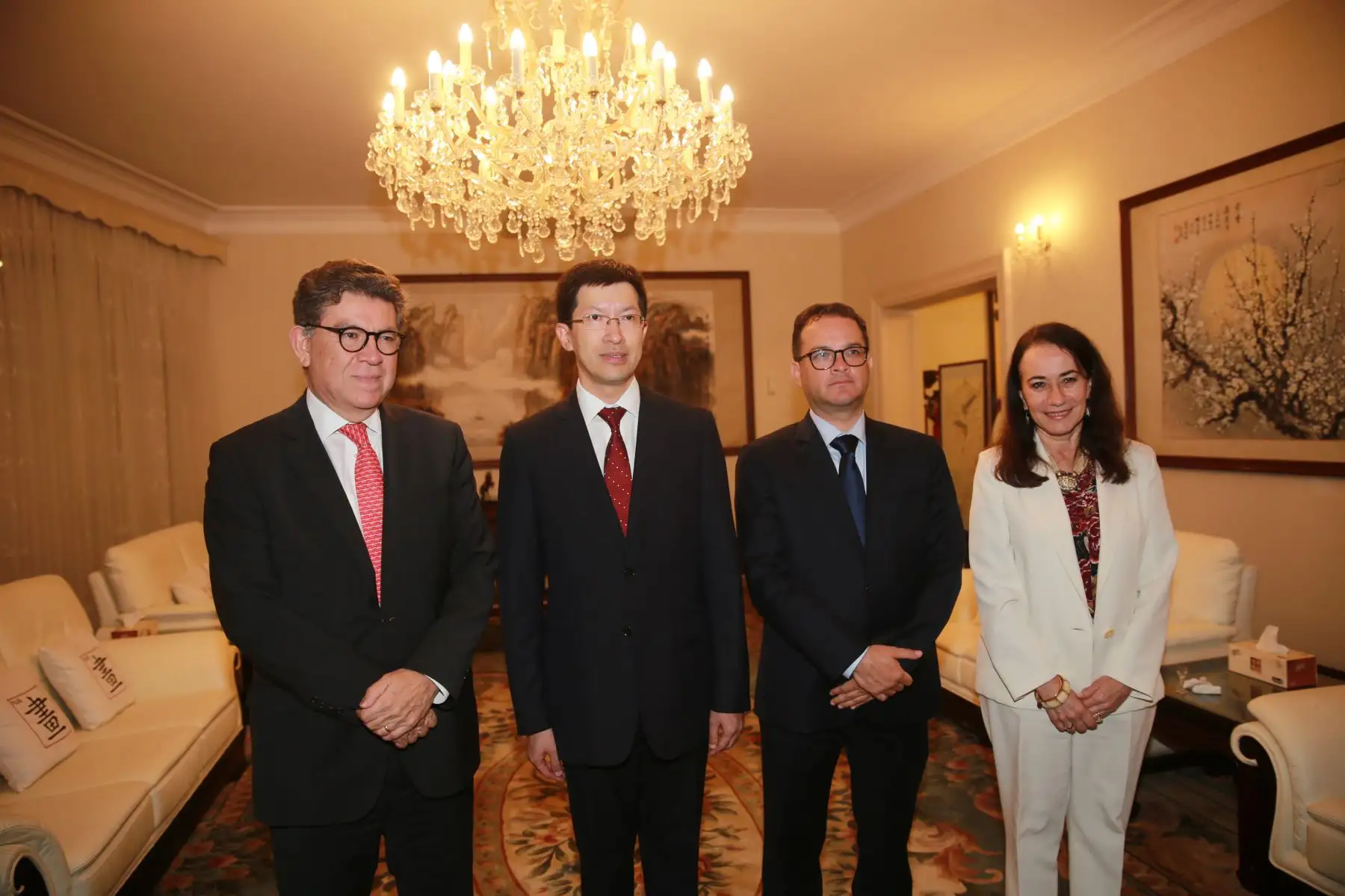 El Canciller Gustavo Adolfo Meza-Cuadra; el ministro de Comercio Exterior, Edgar Manuel Vásquez y la Ministra de Justicia, Ana Teresa Revilla participan en la   
ceremonia de recepción con motivo del inicio de la misión del embajador de la República Popular China, Liang Yu en el Perú
Foto: ANDINA/Jhony Laurente