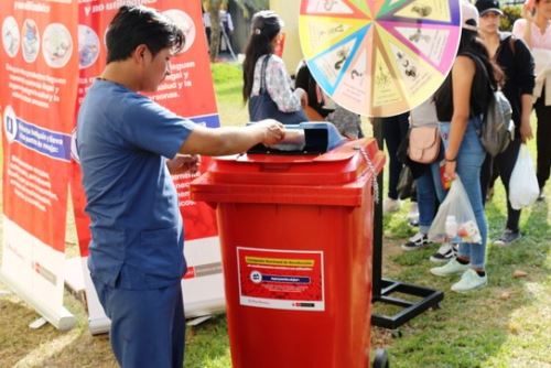 Minsa: instalan contenedores para acopiar medicamentos vencidos. Foto: ANDINA/Difusión.