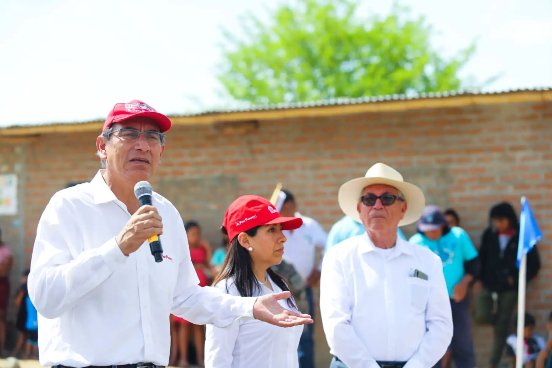 El presidente Martin Vizcarra, supervisa el funcionamiento del camino vecinal Locuto – Callejones, que interconecta 8 caseríos de la margen izquierda del río Piura. Foto: ANDINA/ Prensa Presidencia