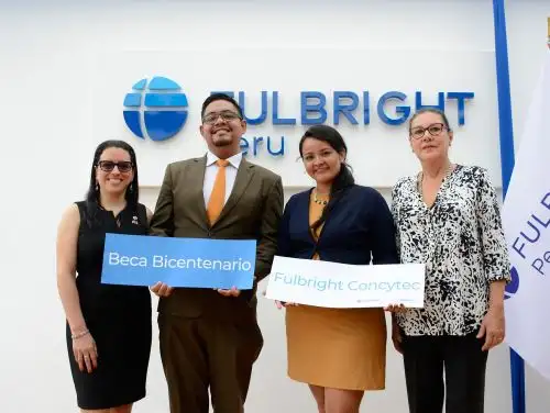 El Concytec suscribió un convenio con la Comisión Fulbright para financiar los estudios de posgrado en Estados Unidos de hasta cuatro profesionales de las áreas de ciencia, tecnología e innovación tecnológica. Los primeros beneficiarios son Kevin Rodríguez (Arequipa) y Fátima Sánchez (Iquitos), quienes iniciarán sus clases de maestría en el 2020 en Ciencias de la Computación y en Ciencias en Ecología de la Vida Salvaje, respectivamente.