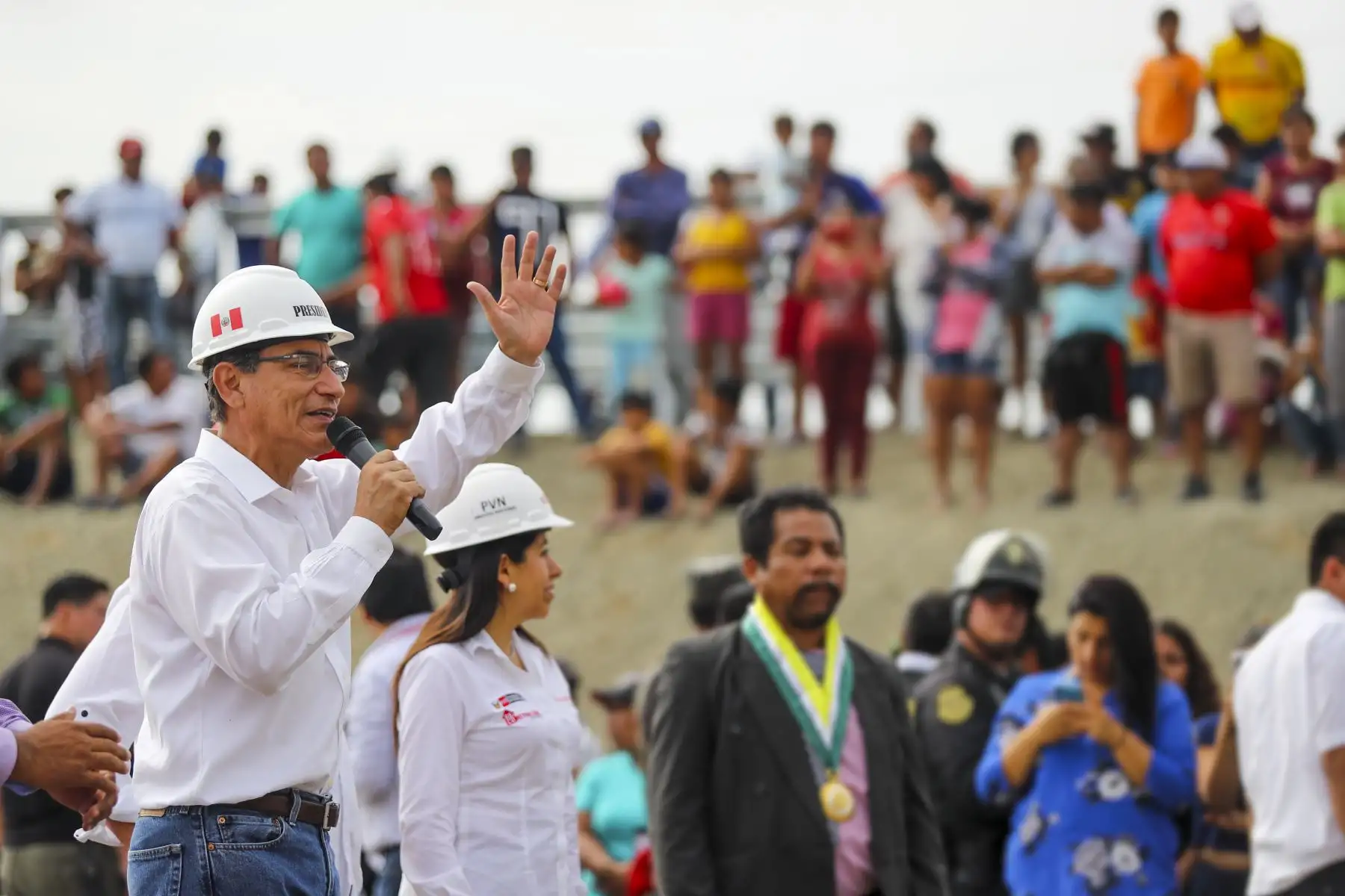 El presidente de la República, Martín Vizcarra, inspecciona el Río Piura, Presa Los Ejidos, tramo I. Foto: ANDINA/Prensa Presidencia
