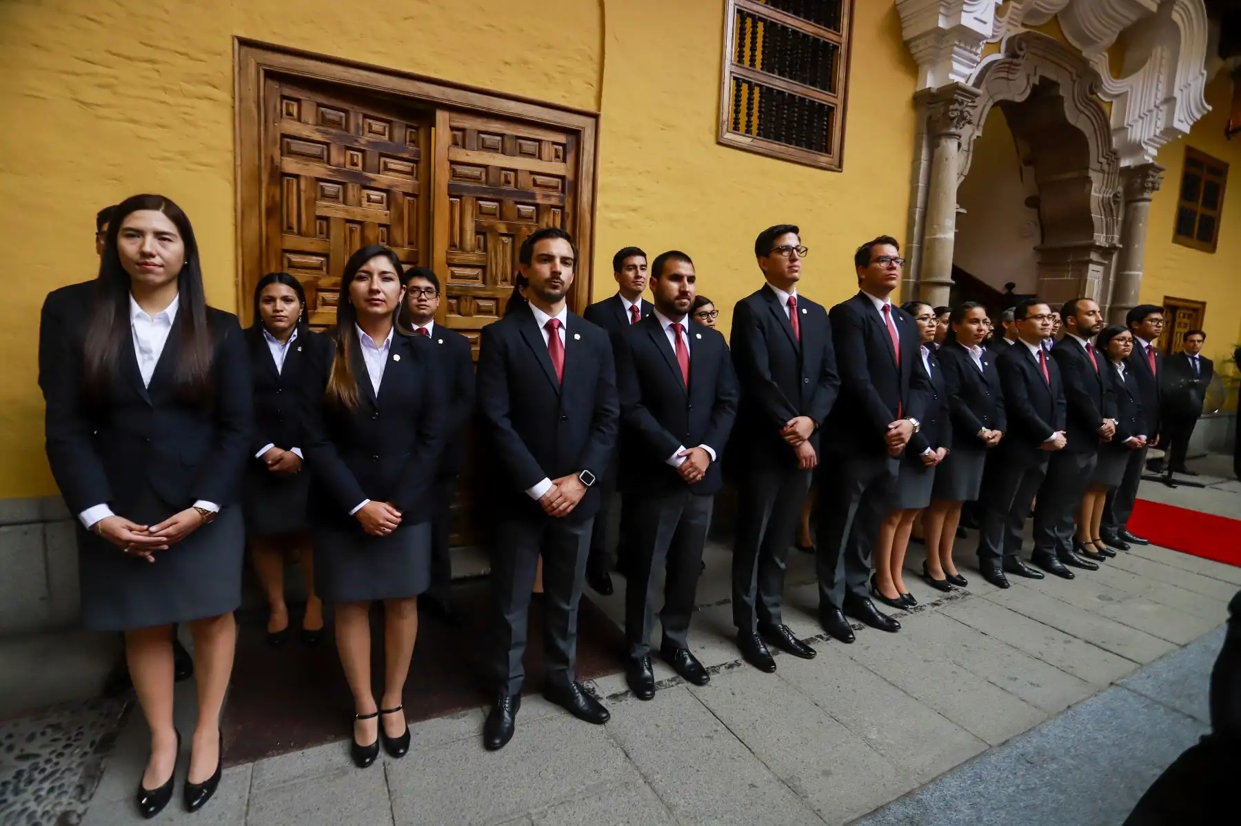 El señor Presidente de la República, Martín Vizcarra Cornejo, participó
en la ceremonia de Clausura del año lectivo de la Academia Diplomática del Perú e incorporación
al Servicio Diplomático de la República de los alumnos de la promoción “Emb Carmela Aguilar
Ayanz”,desarrollado en el Palacio de Torre Tagle. Foto: ANDINA/Prensa Presidencia