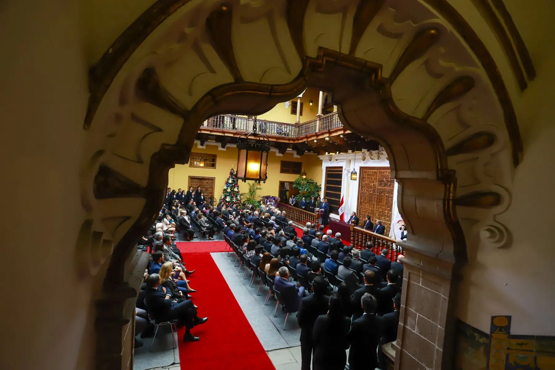 El señor Presidente de la República, Martín Vizcarra Cornejo, participó
en la ceremonia de Clausura del año lectivo de la Academia Diplomática del Perú e incorporación
al Servicio Diplomático de la República de los alumnos de la promoción “Emb Carmela Aguilar
Ayanz”,desarrollado en el Palacio de Torre Tagle. Foto: ANDINA/Prensa Presidencia