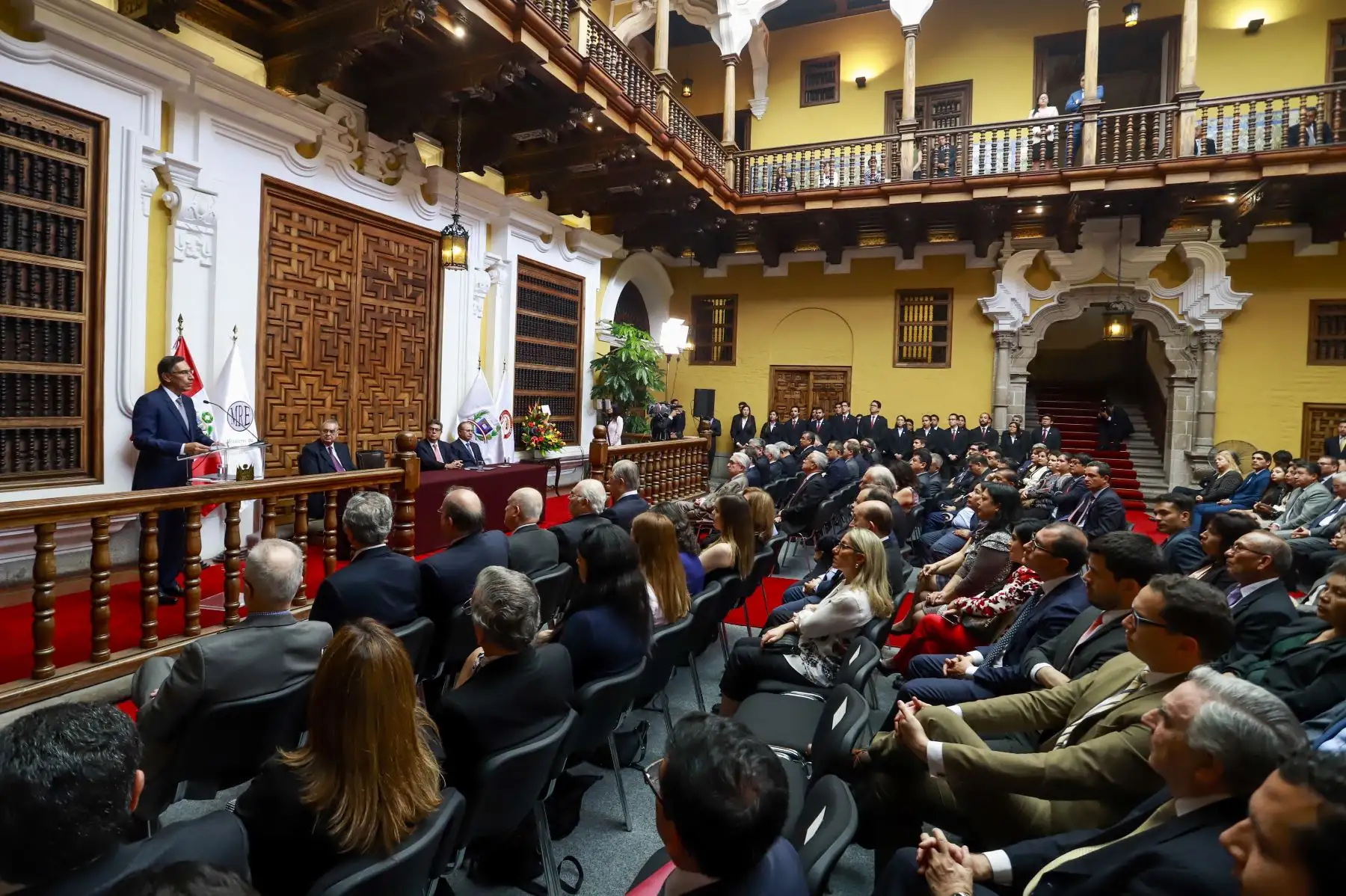 El señor Presidente de la República, Martín Vizcarra Cornejo, participó
en la ceremonia de Clausura del año lectivo de la Academia Diplomática del Perú e incorporación
al Servicio Diplomático de la República de los alumnos de la promoción “Emb Carmela Aguilar
Ayanz”,desarrollado en el Palacio de Torre Tagle. Foto: ANDINA/Prensa Presidencia