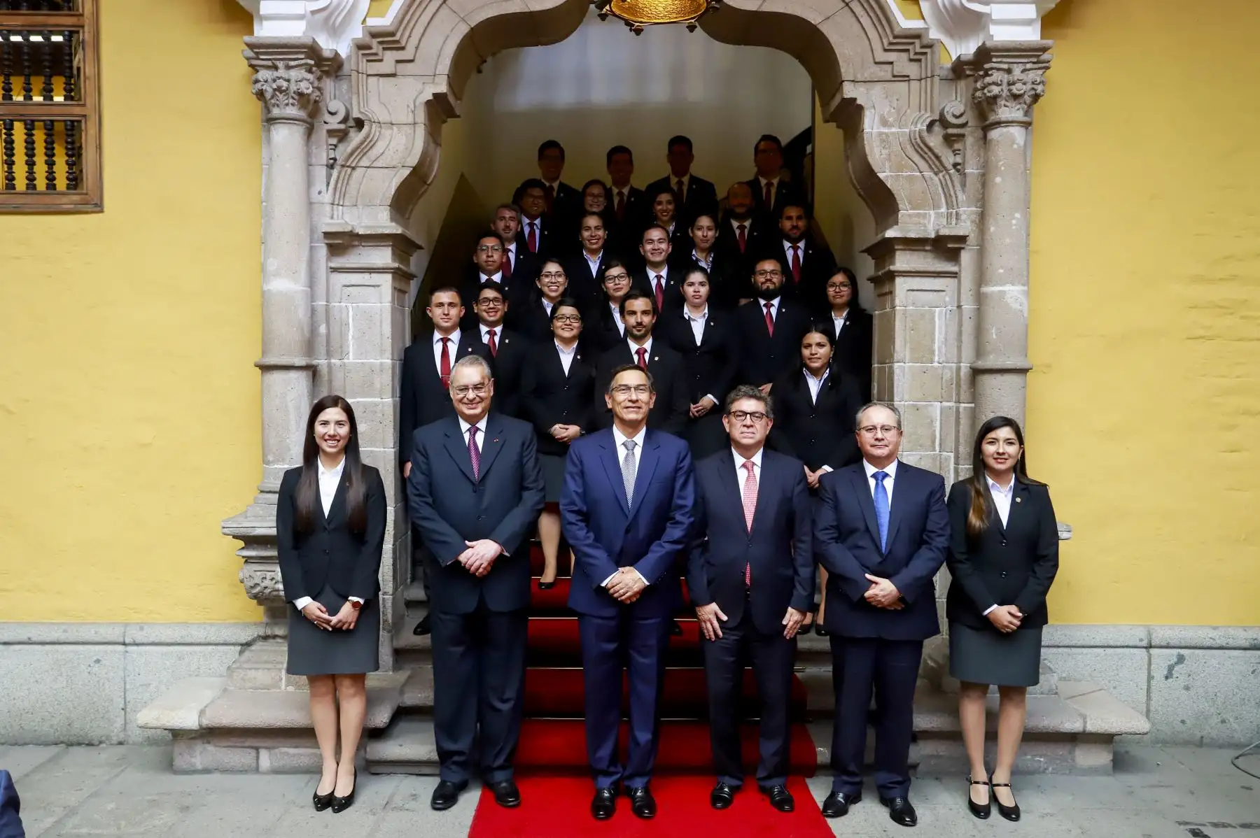 El señor Presidente de la República, Martín Vizcarra Cornejo, participó
en la ceremonia de Clausura del año lectivo de la Academia Diplomática del Perú e incorporación
al Servicio Diplomático de la República de los alumnos de la promoción “Emb Carmela Aguilar
Ayanz”,desarrollado en el Palacio de Torre Tagle. Foto: ANDINA/Prensa Presidencia