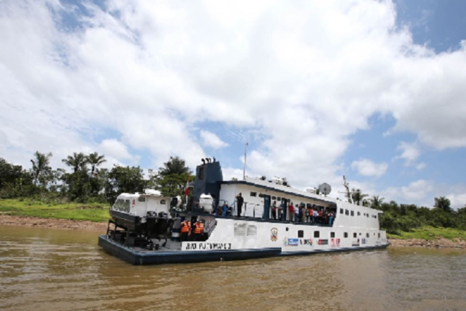 Durante una jornada de trabajo cumplida en Iquitos, región Loreto, el presidente del Consejo de Ministros, Vicente Zeballos, y la titular del Midis, Ariela Luna, supervisaron la puesta en funcionamiento del primer servicio MAC Express a bordo de la PIAS Putumayo II.