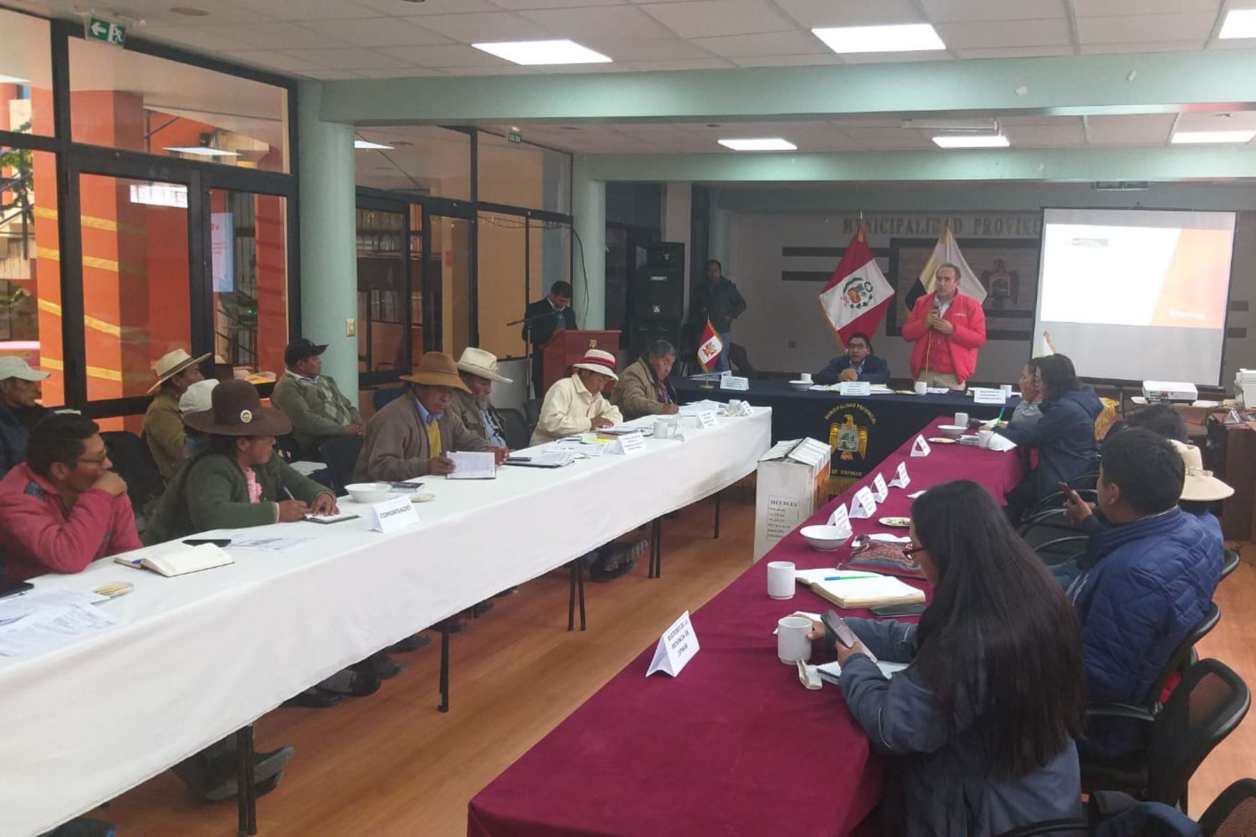 Destacan reunión entre representantes del MTC con las autoridades y representantes de la sociedad civil de Espinar, en Cusco.