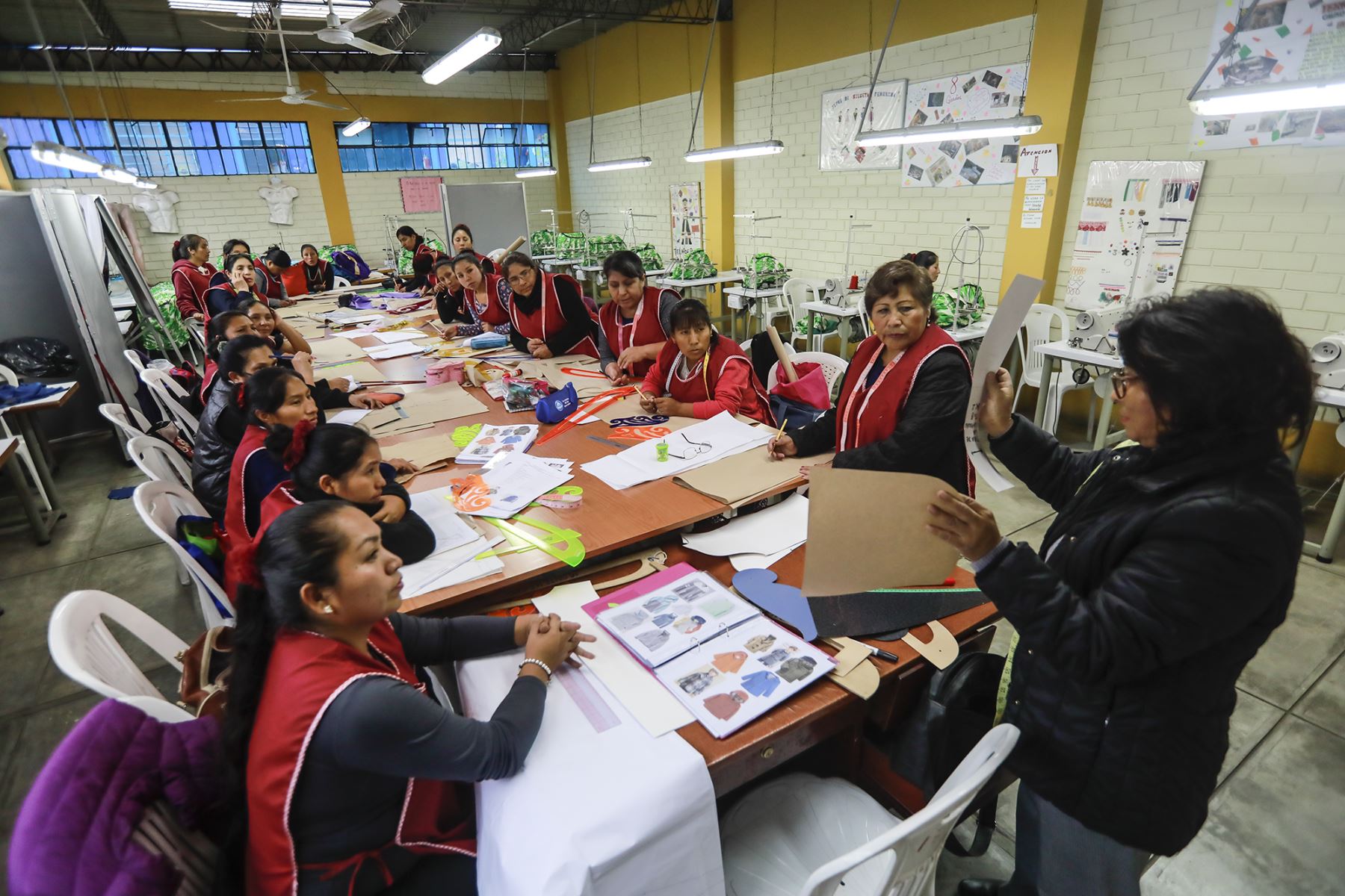 En la ciudad de Lima más de 6,000 mujeres tendrán sus propios negocios gracias a programa de la Municipalidad de Lima.
