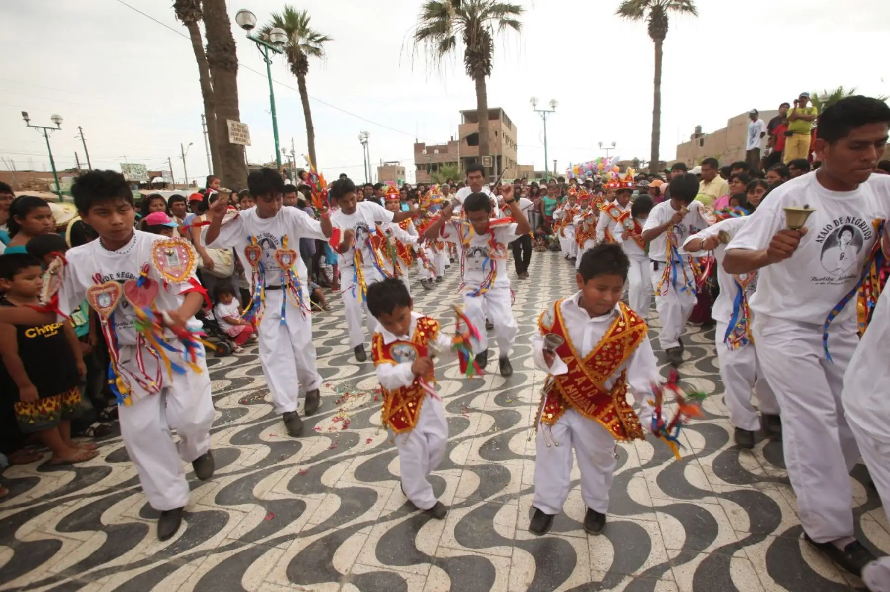 El Hatajo de Negritos fue declarada Patrimonio Cultural de la Nación el 7 de junio de 2012 y es una expresión musical y de danza interpretada exclusivamente por varones, como parte de las celebraciones por la Navidad, con especial incidencia en la provincia iqueña de Chincha. ANDINA/Difusión