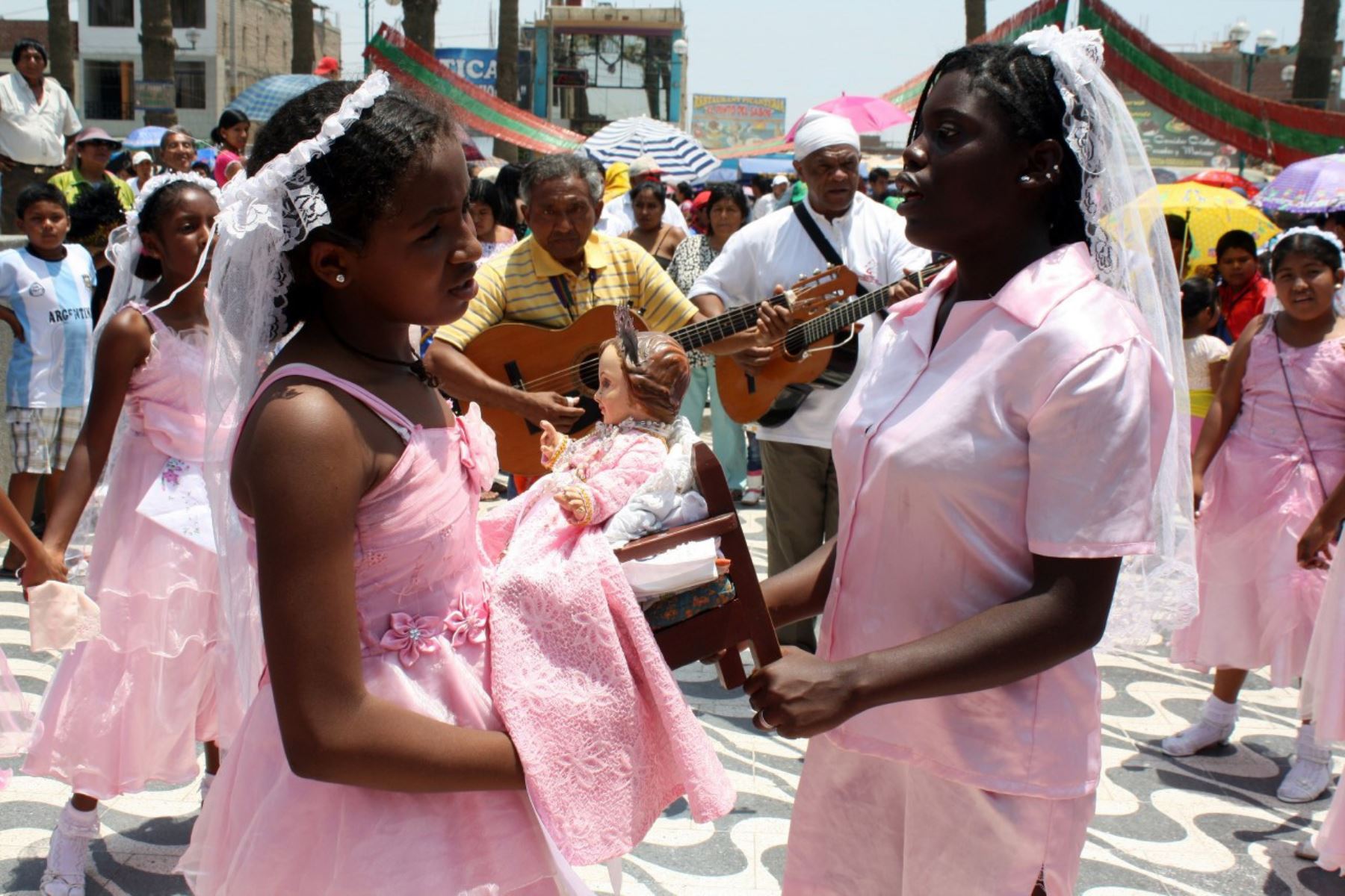 Las Pallitas es una expresión musical y dancística afroperuana de la costa centro-sur del Perú, con especial incidencia en la provincia de Chincha, departamento de Ica, como parte de la festividad de la Navidad.