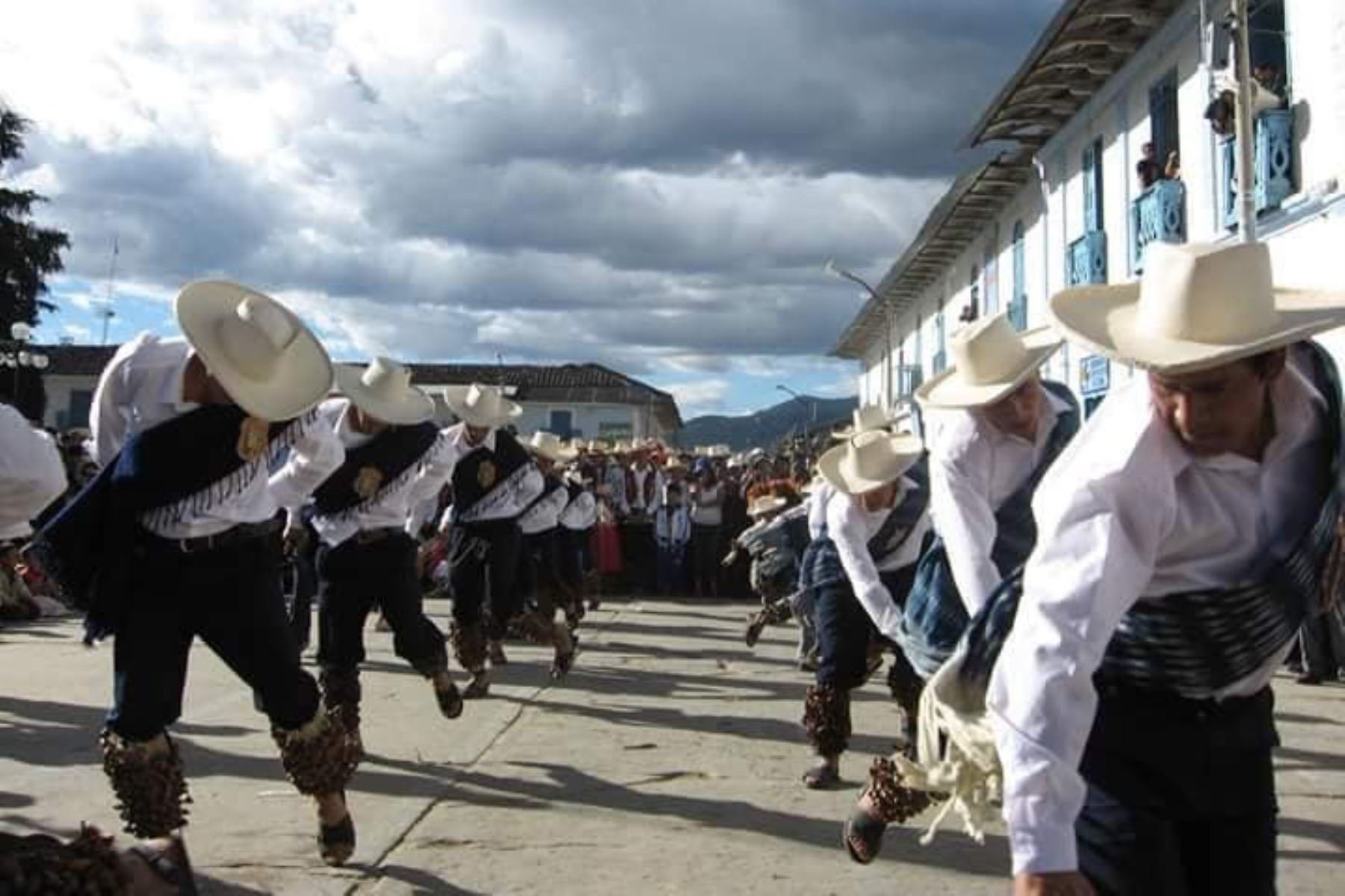El Ministerio de Cultura declaró a la danza “La Guayabina”, oriunda del caserío Santa Rosa, en el distrito y provincia de Celendín, departamento de Cajamarca, como Patrimonio Cultural de la Nación.