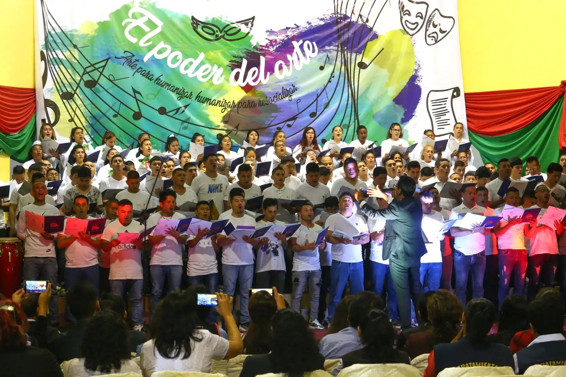 Espectáculo musical de ensambles de percusión y cuerdas sinfónicas, banda sinfónica y coros polifónicos. Foto: ANDINA/Héctor Vinces