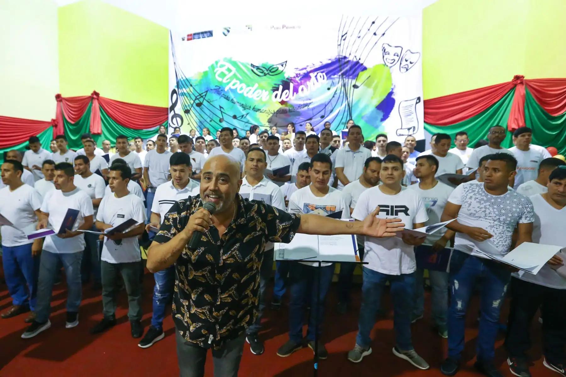 Acompañarán a los internos e internas durante sus presentaciones los reconocidos artistas, Jean Pierre Magnet y Marco Romero. Foto: ANDINA/Héctor Vinces