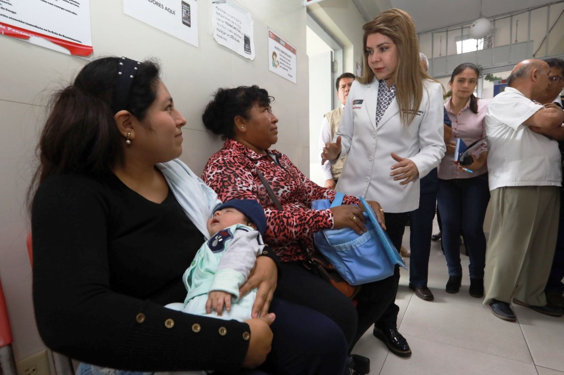 Minsa priorizará compra de incubadoras neonatales en el 2020. Ministra de Salud, Elizabeth Hinostroza, visita hospital Casimiro Ulloa. Foto: ANDINA/Difusión.