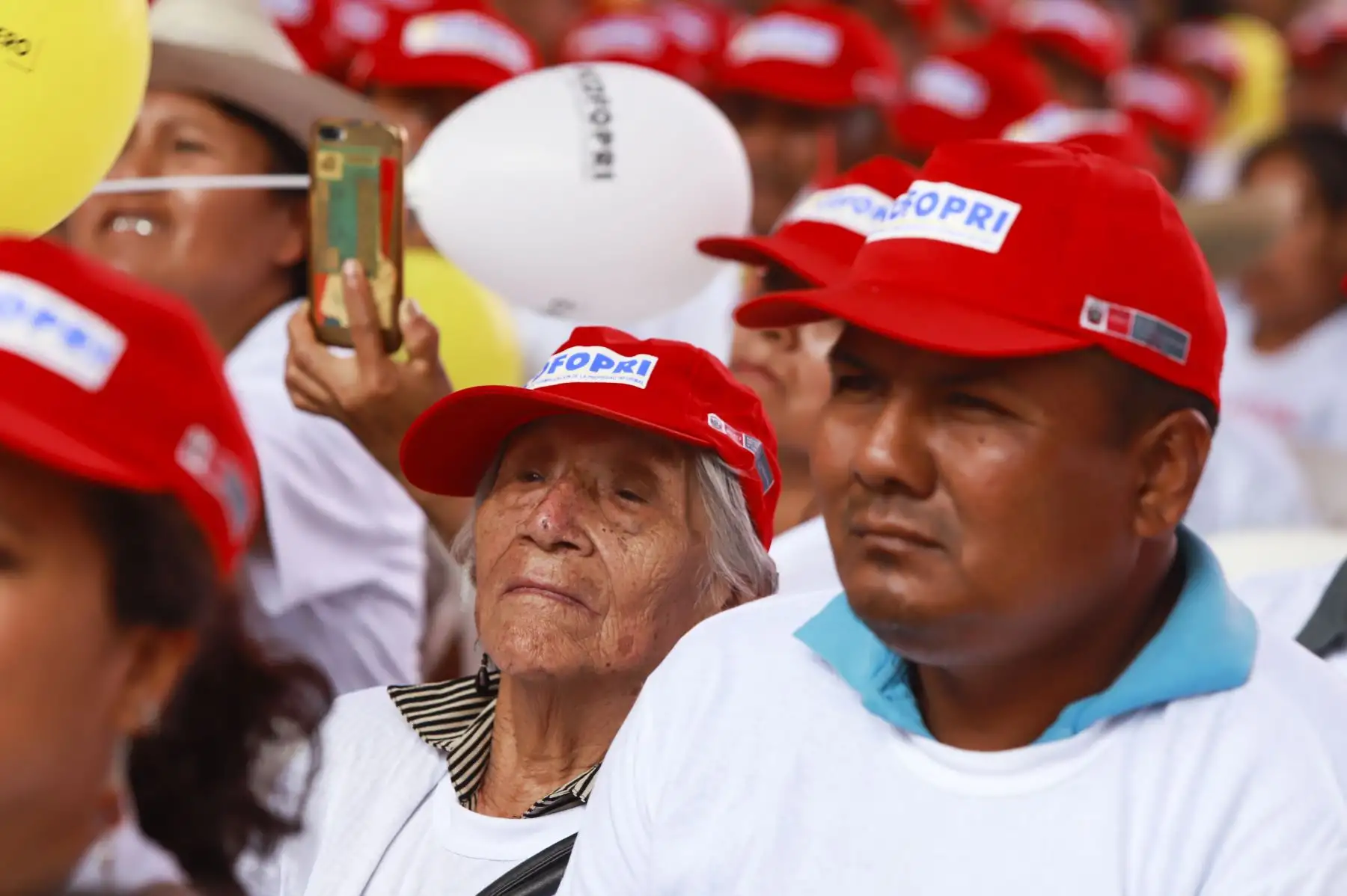 El Presidente de la República participa en la ceremonia de entrega de 3 632 títulos de propiedad de predios correspondientes a la región Lambayeque. 
Foto: ANDINA/Prensa Presidencia
