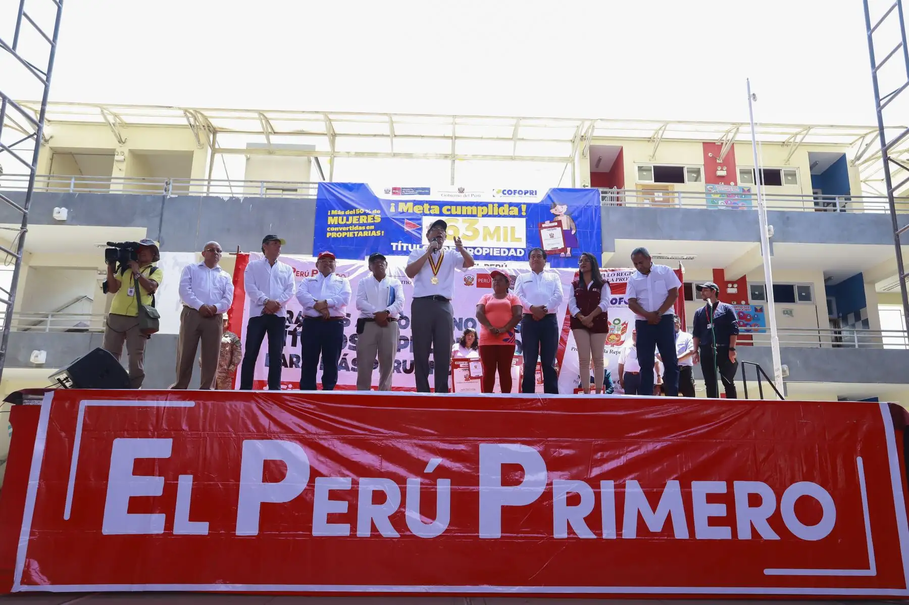 El Presidente de la República participa en la ceremonia de entrega de 3 632 títulos de propiedad de predios correspondientes a la región Lambayeque. 
Foto: ANDINA/Prensa Presidencia