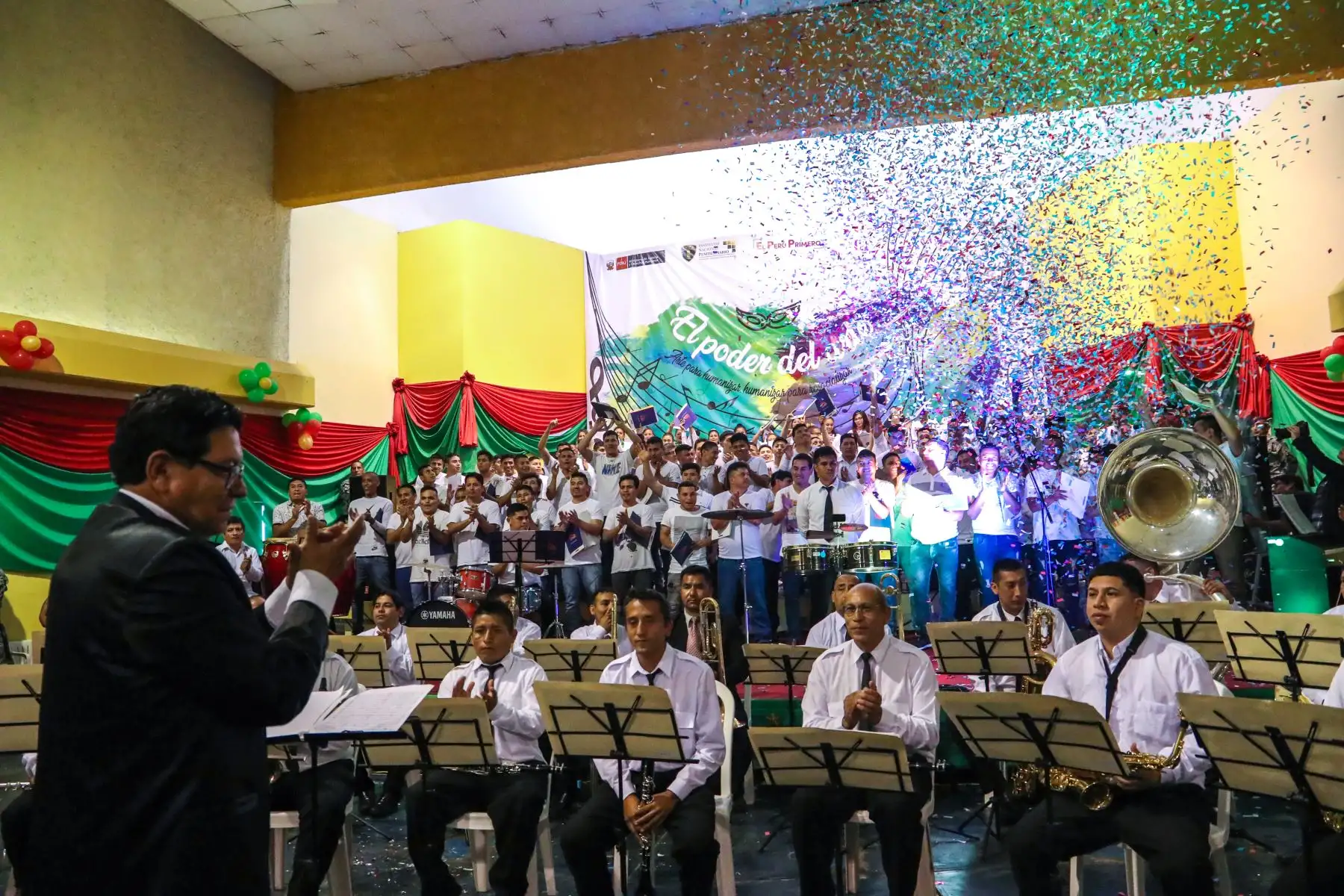 El Instituto Nacional Penitenciario (INPE) realizó la muestra artística “ El poder del arte ” en la que presentó los avances en resocialización de internos e internas de los penales de Callao, Miguel Castro Castro, Lurigancho y Mujeres Chorrillos.
Foto: Difusión INPE