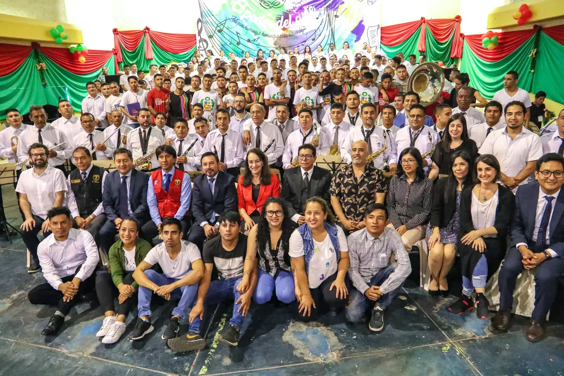 El Instituto Nacional Penitenciario (INPE) realizó la muestra artística “ El poder del arte ” en la que presentó los avances en resocialización de internos e internas de los penales de Callao, Miguel Castro Castro, Lurigancho y Mujeres Chorrillos.
Foto: Difusión INPE