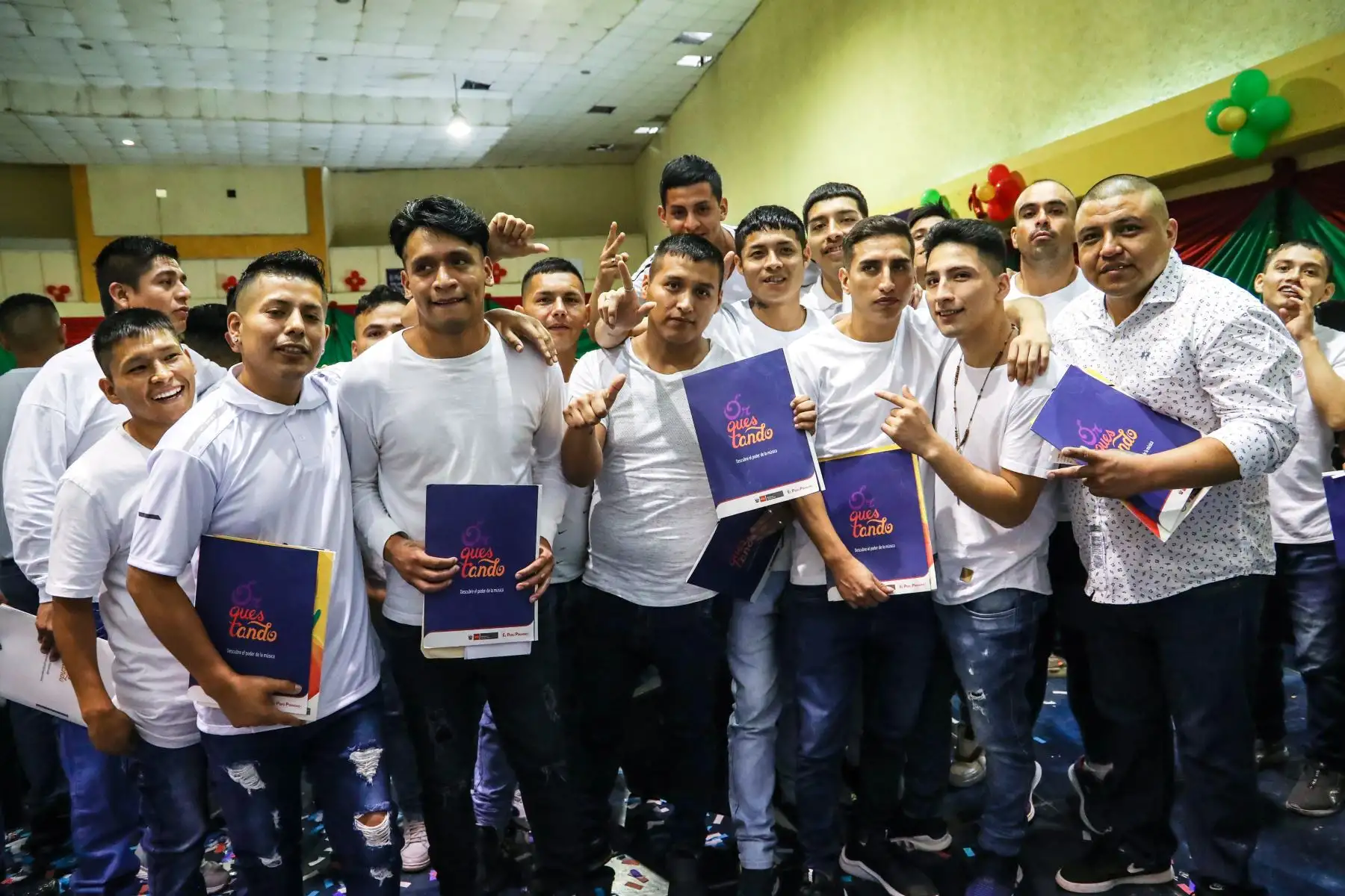 El Instituto Nacional Penitenciario (INPE) realizó la muestra artística “ El poder del arte ” en la que presentó los avances en resocialización de internos e internas de los penales de Callao, Miguel Castro Castro, Lurigancho y Mujeres Chorrillos.
Foto: Difusión INPE