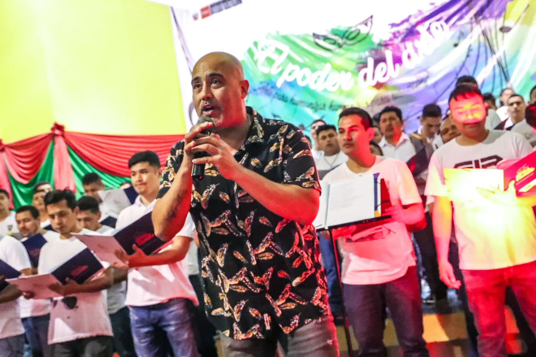 El Instituto Nacional Penitenciario (INPE) realizó la muestra artística “ El poder del arte ” en la que presentó los avances en resocialización de internos e internas de los penales de Callao, Miguel Castro Castro, Lurigancho y Mujeres Chorrillos.
Foto: Difusión INPE