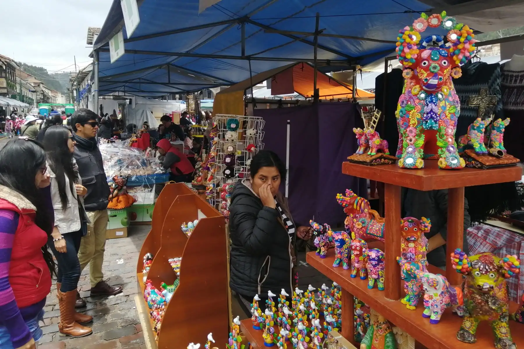 Más de mil artesanos inician venta de obras de arte con motivos navideños en Santurantikuy en Cusco.
Foto: ANDINA/ Percy Hurtado Santillán