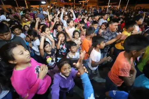 Niños de escasos recursos de las ocho provincias de la región Arequipa recibieron obsequios por Navidad.