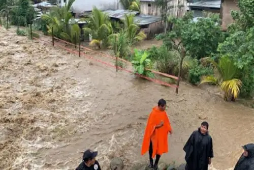 La municipalidad distrital de Kimbiri (Cusco) y el consorcio Vraem efectúan trabajos de descolmatación del río con apoyo de cuatro maquinarias.