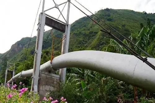 Petroperú informó que el incidente se habría producido por la presión de una roca en la superficie inferior de la tubería, que la deformó y dañó su recubrimiento.