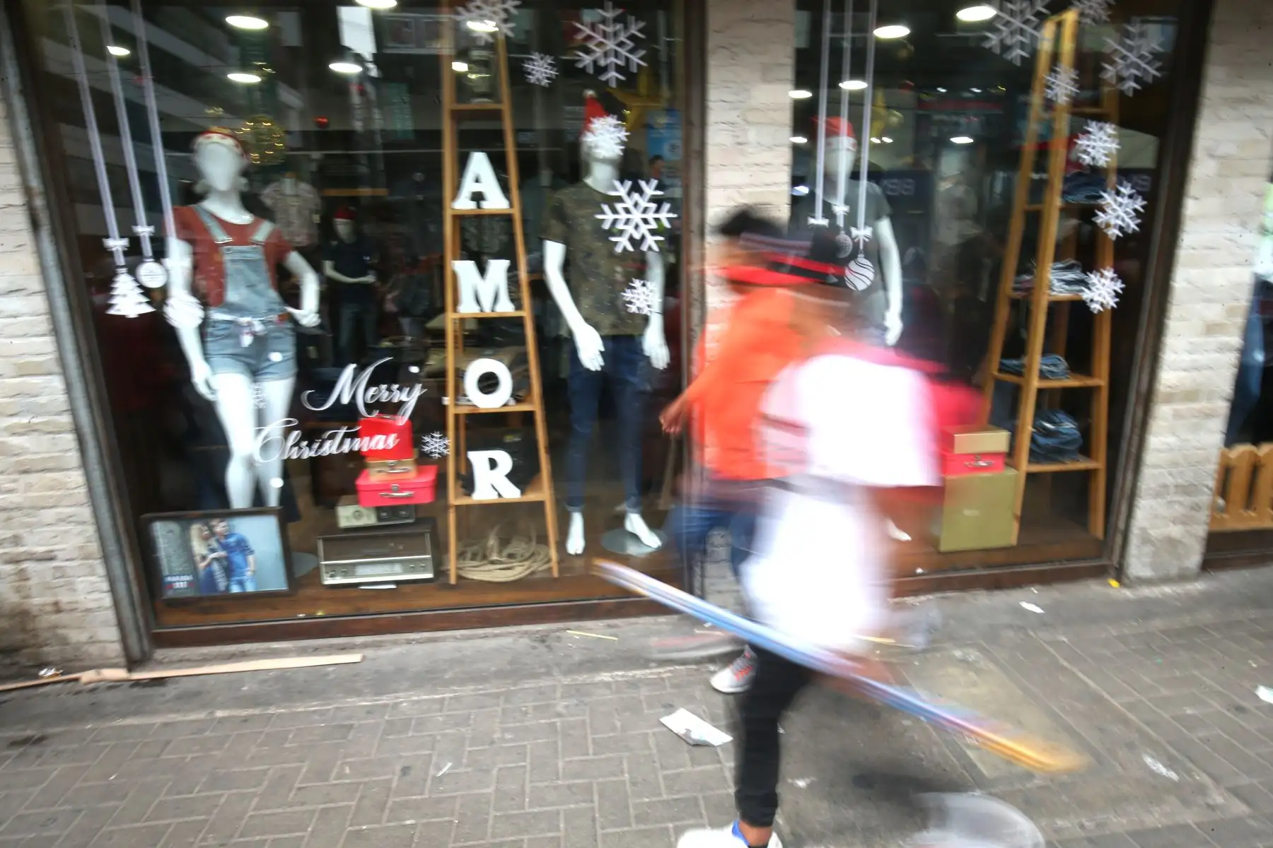Limeños salen hacer compras al Centro Comercial Gamarra, previa a la Navidad. 
Foto: ANDINA/Eddy Ramos