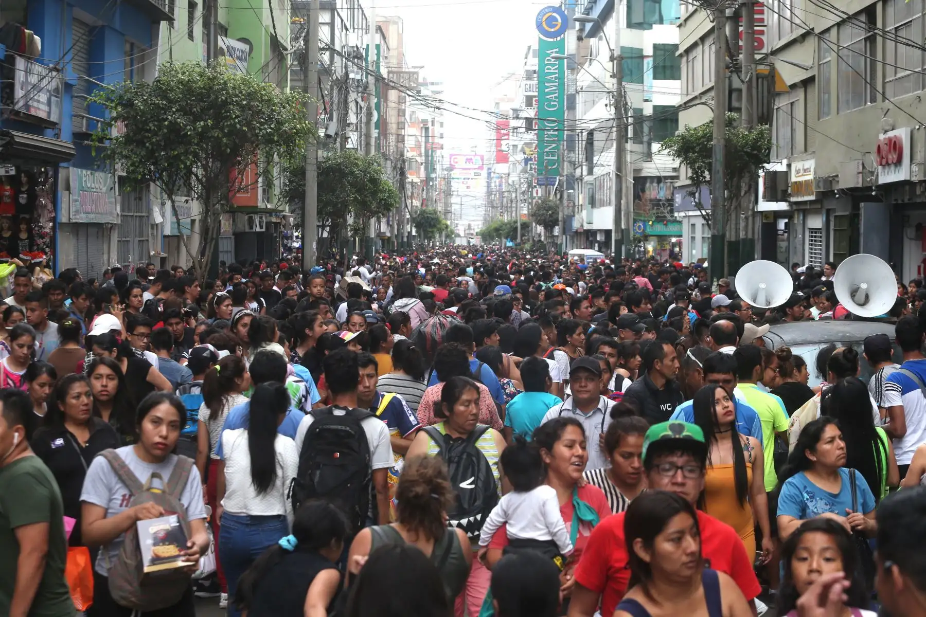 Limeños salen hacer compras al Centro Comercial Gamarra, previa a la Navidad. 
Foto: ANDINA/Eddy Ramos
