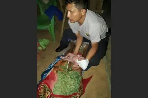 Policías asisten en parto de mujer indígena en centro poblado de la región San Martín.