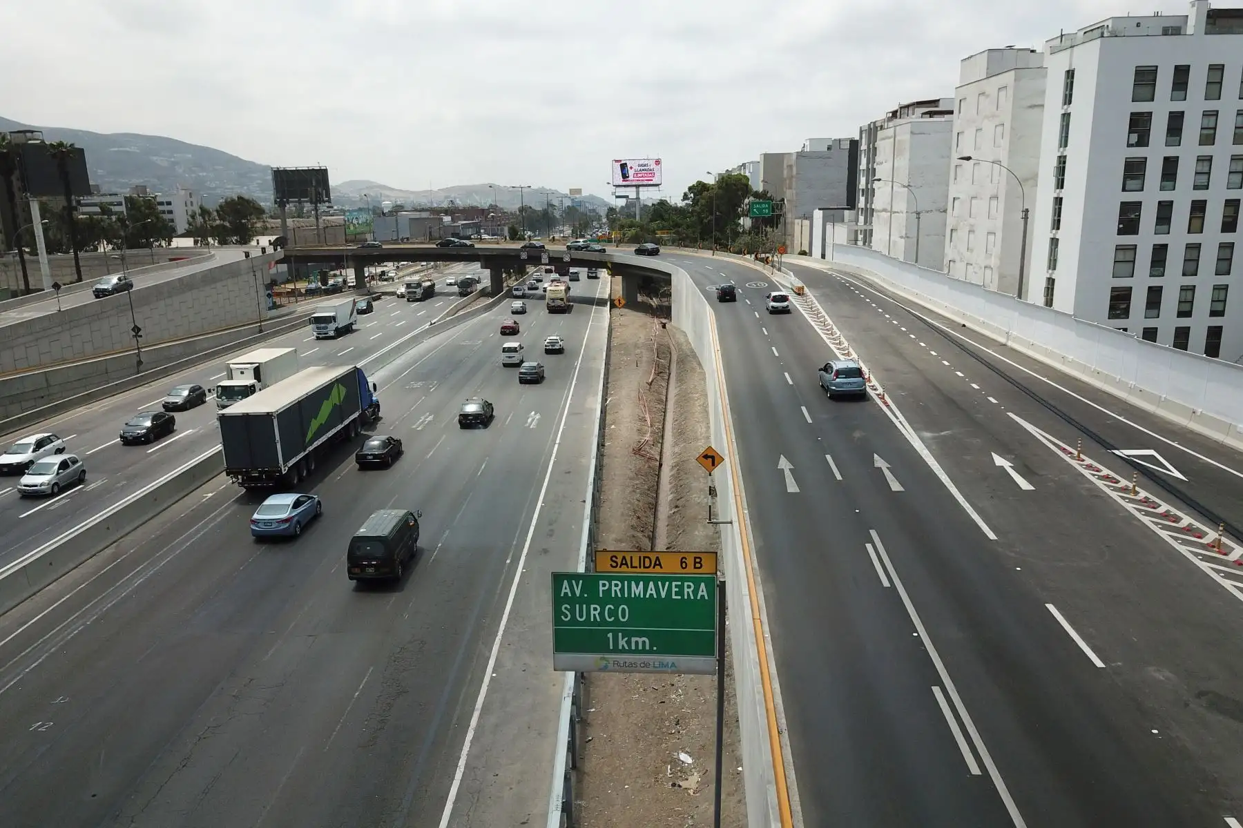 Abren al tránsito viaductos del intercambio vial El Derby

Foto: ANDINA/Juan Carlos Guzmán Negrini.