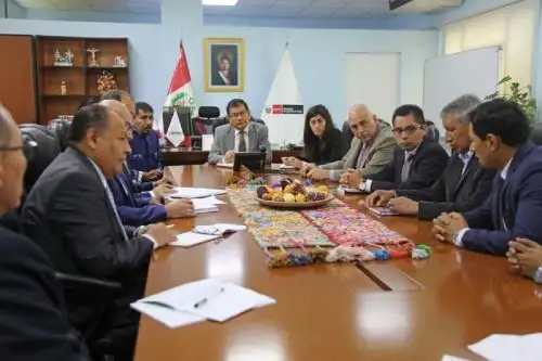 Reunión entre ministros Ejecutivo y Gobierno Regional de Arequipa.