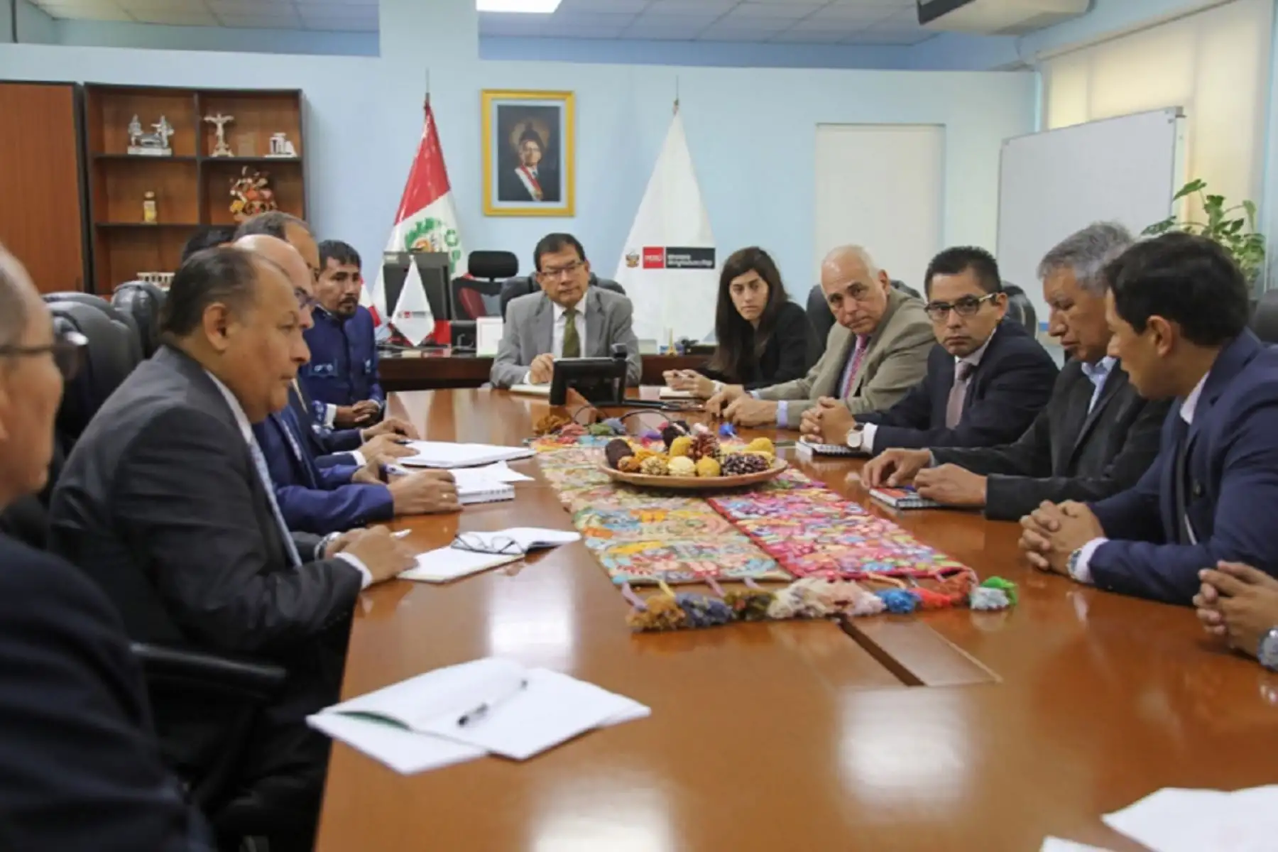 Reunión entre ministros Ejecutivo y Gobierno Regional de Arequipa.