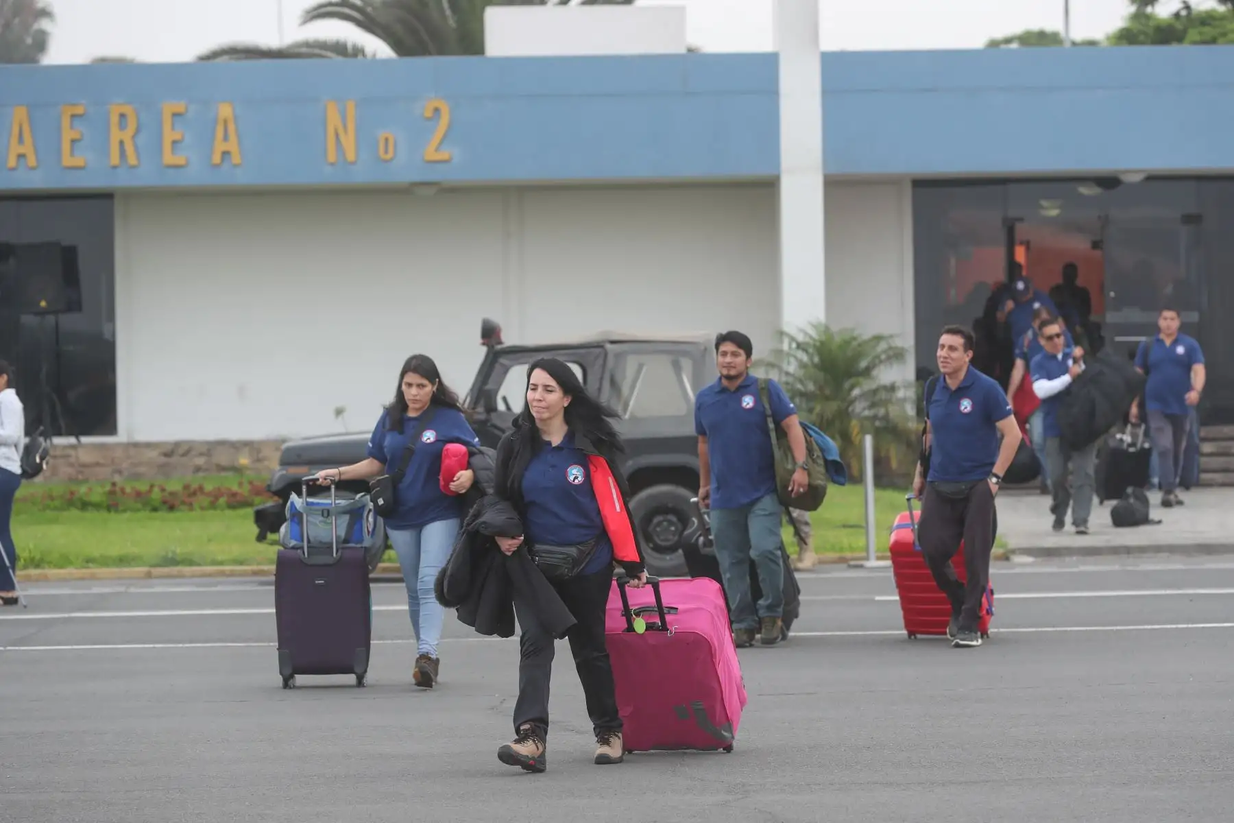 Ministro de Defensa, Walter Roger Martos despidió avión FAP que servirá para el trabajo científico en la base peruana Machu Picchu en  la Antártida.
Foto: Mindef