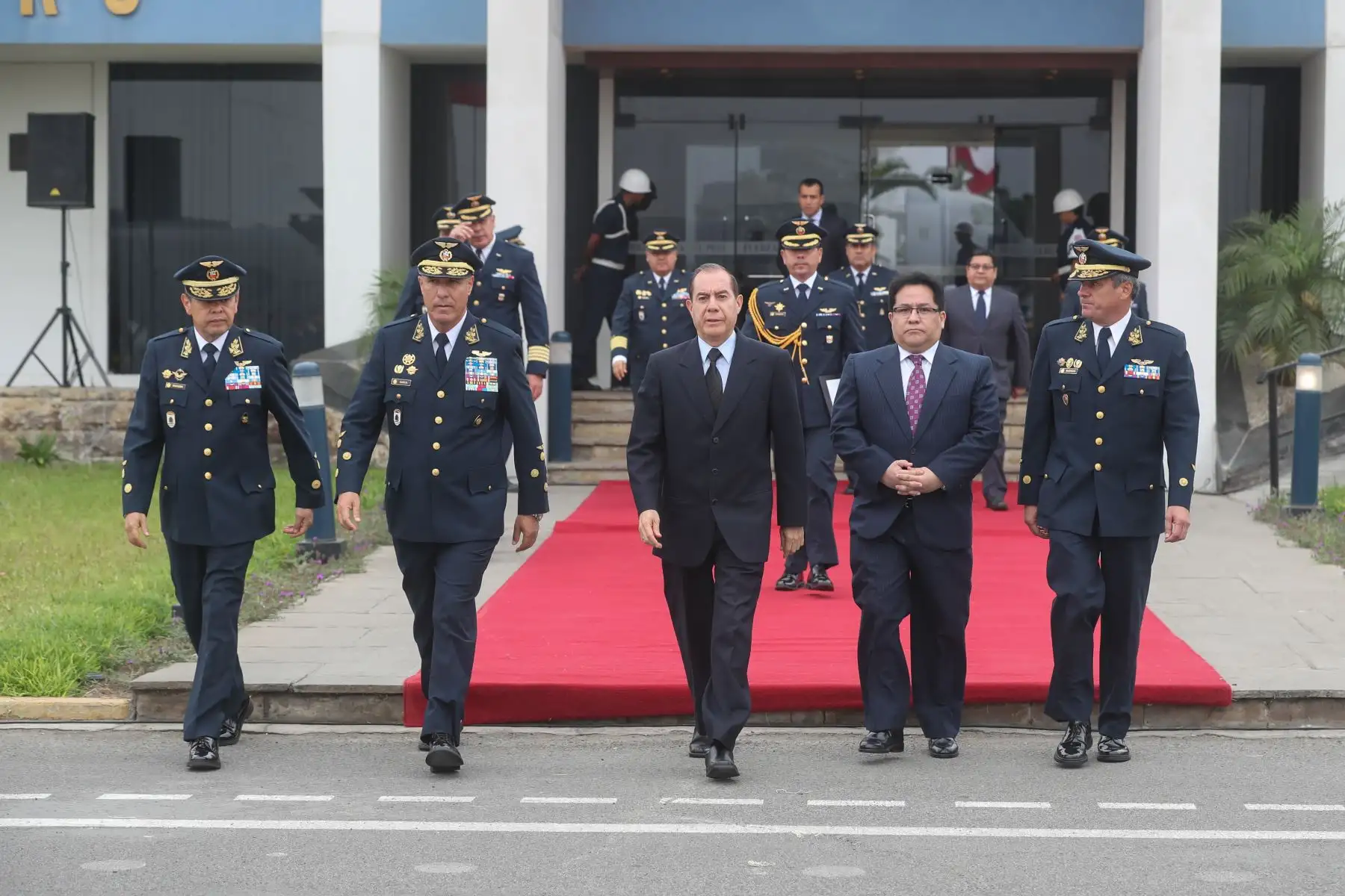 Ministro de Defensa, Walter Roger Martos despidió avión FAP que servirá para el trabajo científico en la base peruana Machu Picchu en  la Antártida.
Foto: Mindef