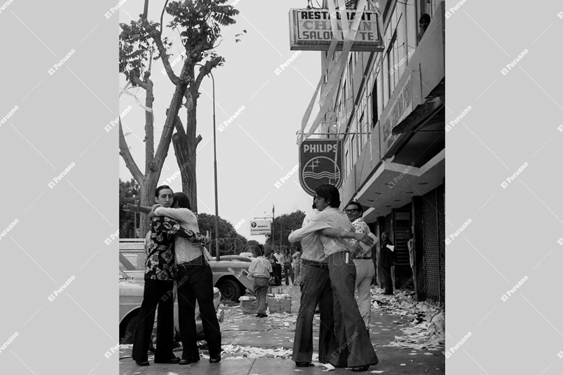 Antes del facebook y el Whatsapp, el contacto era más bien físico a diferencia del saludo digital. Foto: ANDINA/archivo El Peruano Antes del facebook y el Whatsapp, el contacto era más bien físico a diferencia del saludo digital. Foto: ANDINA/archivo El Peruano