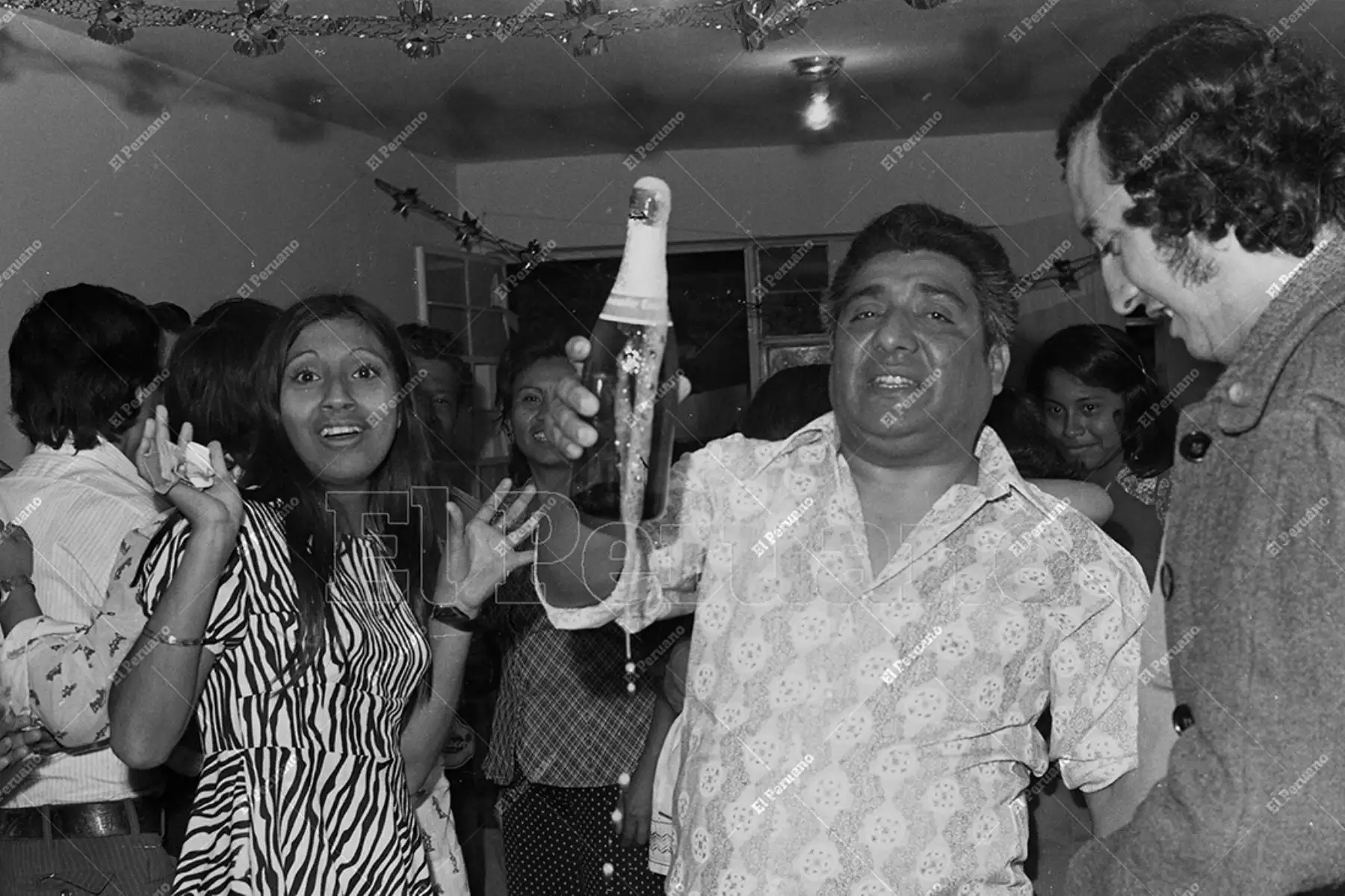 Las fiestas continúan hasta la fecha, no solo en las casas, también en clubes nocturnos, salsódromos y discotecas. Foto: ANDINA/archivo El Peruano Las fiestas continúan hasta la fecha, no solo en las casas, también en clubes nocturnos, salsódromos y discotecas. Foto: ANDINA/archivo El Peruano