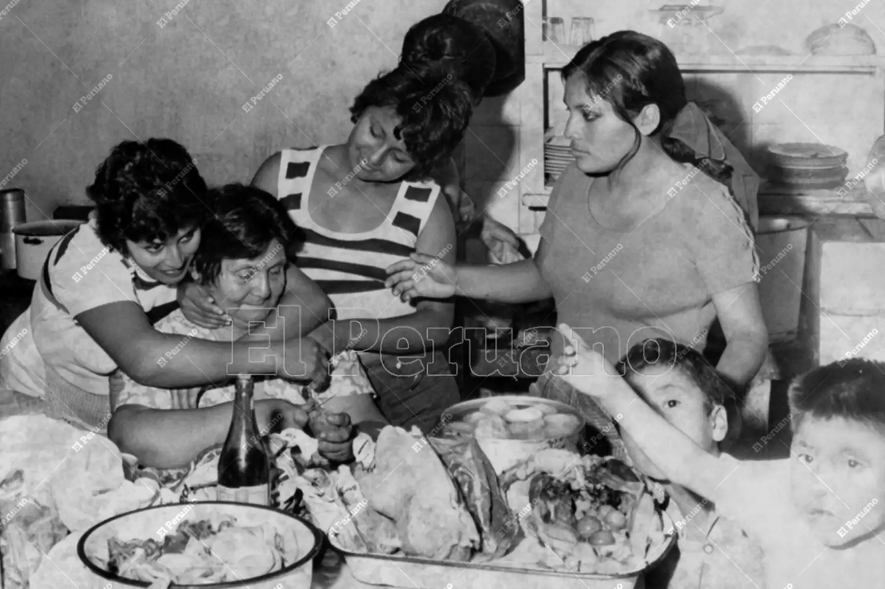 La cena de fin de año donde se comían las uvas y se pedían los deseos para el siguiente año continúan hasta la fecha. Foto: ANDINA/archivo El Peruano La cena de fin de año donde se comían las uvas y se pedían los deseos para el siguiente año continúan hasta la fecha. Foto: ANDINA/archivo El Peruano