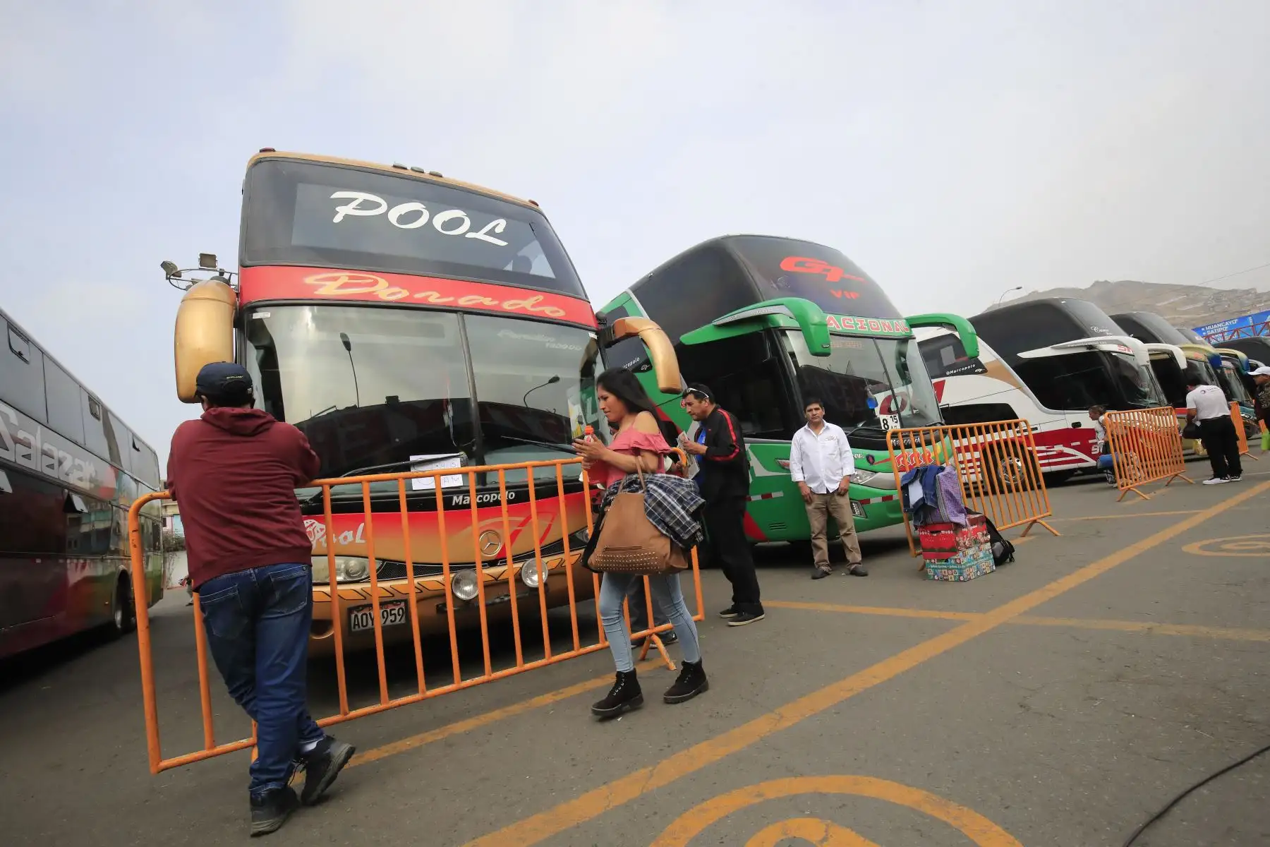 Terminal terrestre de Yerbateros recibe a decenas de usuarios por celebraciones de Año Nuevo.

Foto: ANDINA / Juan Carlos Guzmán Negrini
